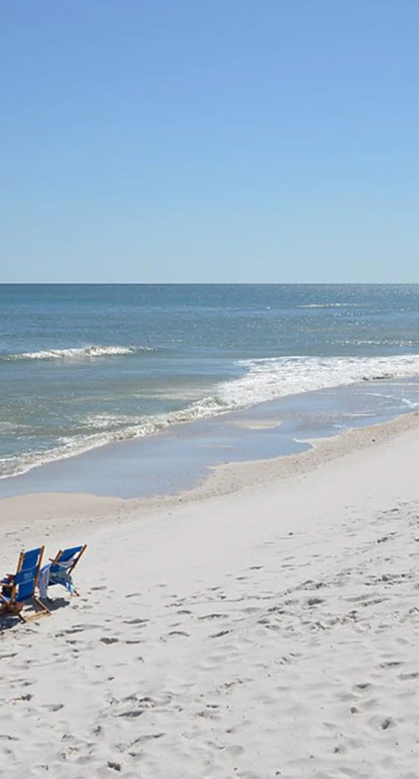 Gorgeous waterfront condo with pool, fitness room & WiFi