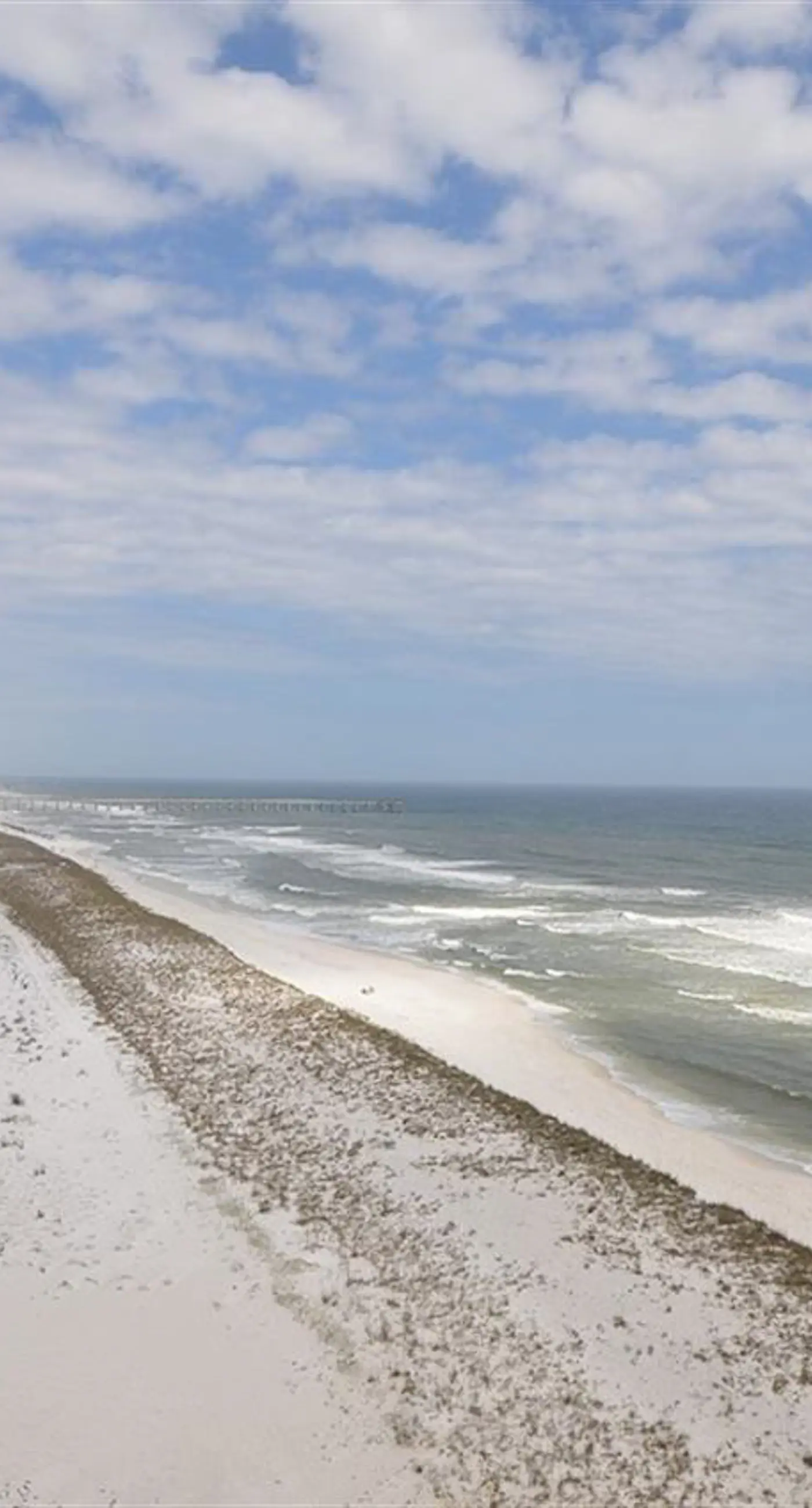 Gorgeous waterfront condo with pool, fitness room & WiFi