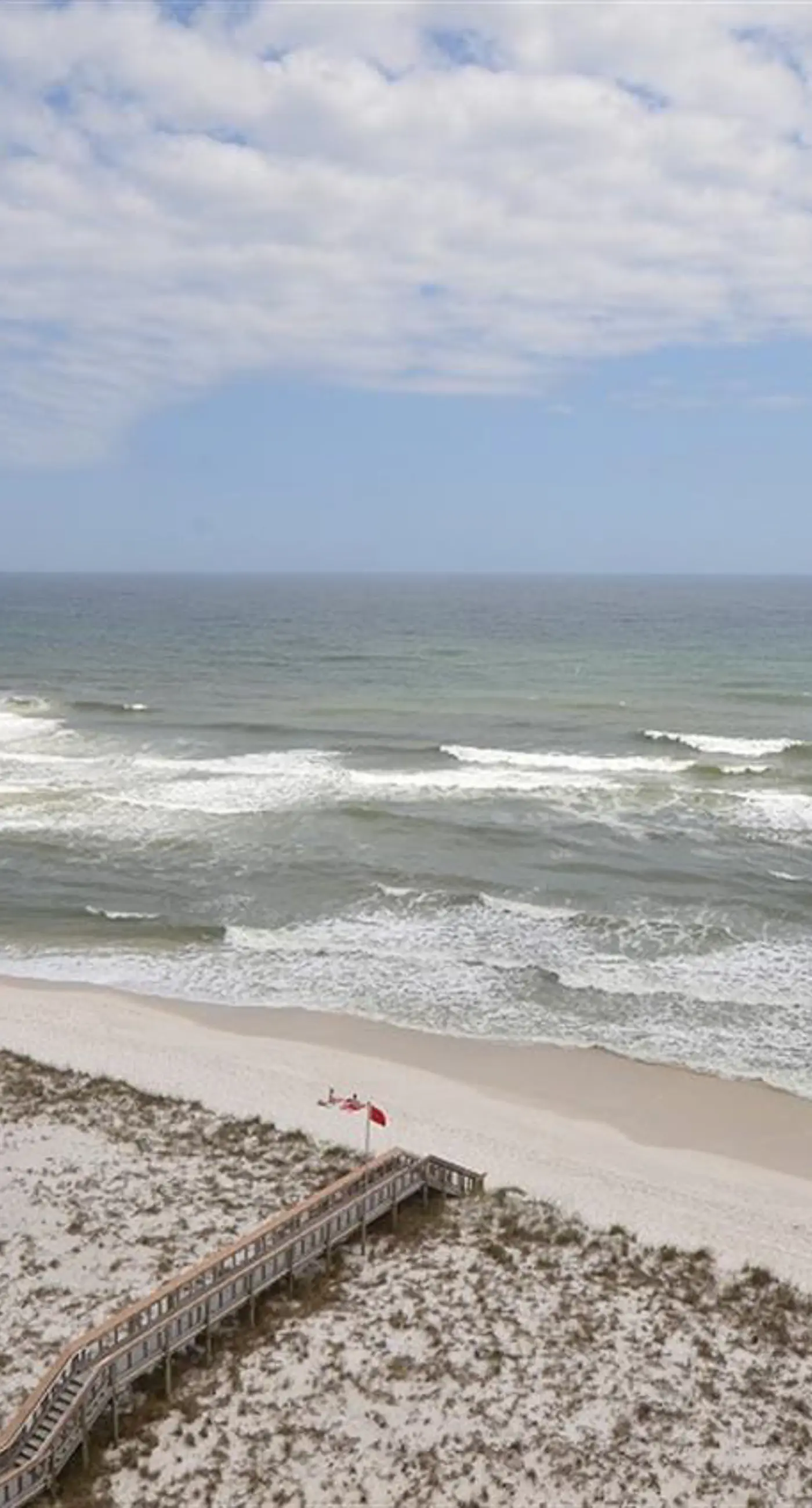 Gorgeous waterfront condo with pool, fitness room & WiFi