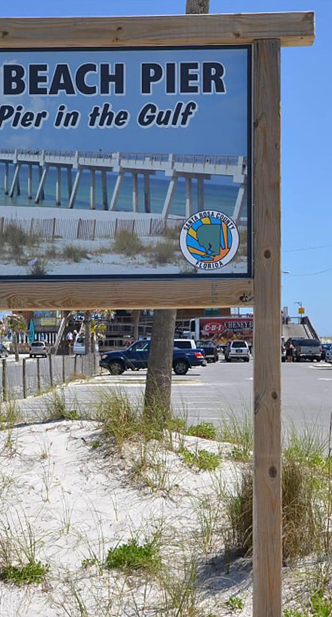 Gorgeous waterfront condo with pool, fitness room & WiFi