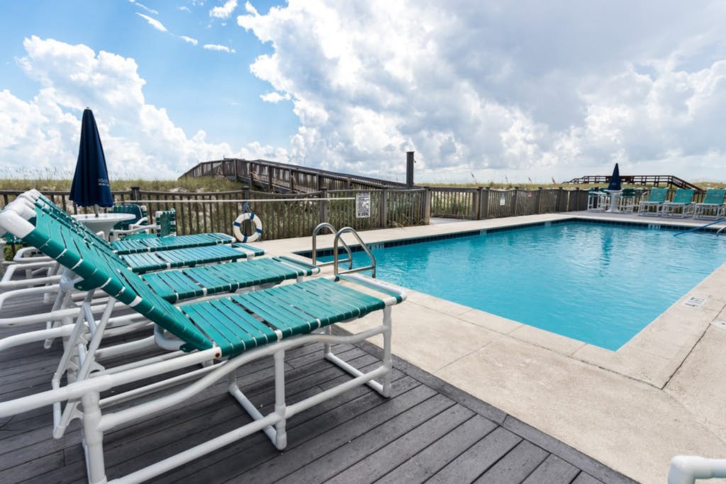 5th Floor Gulf-Front Condo In Navarre Beach with Shared Pool