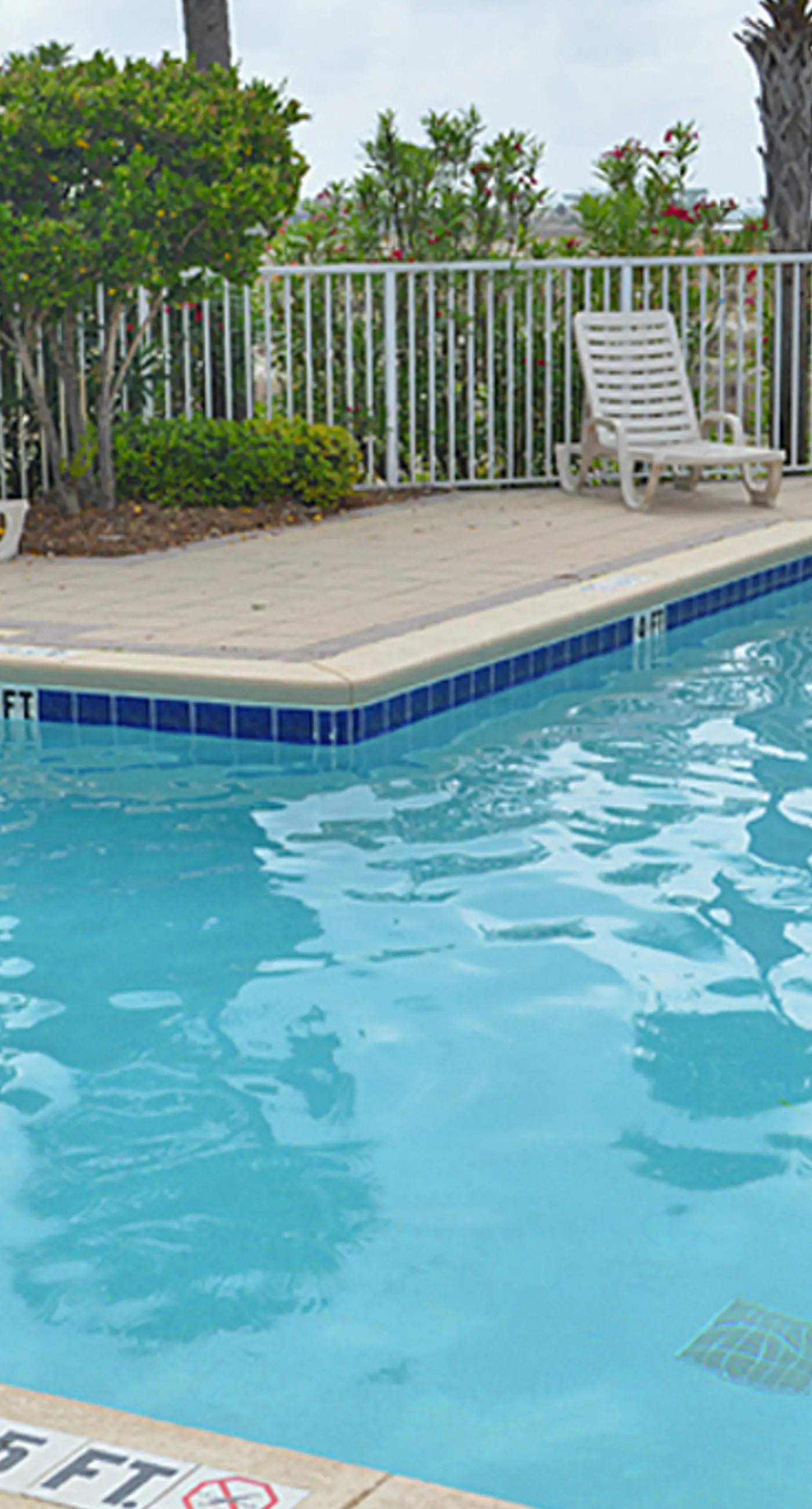 3rd Floor Spacious Condo Close To Entertainment, Shared pool, Wifi