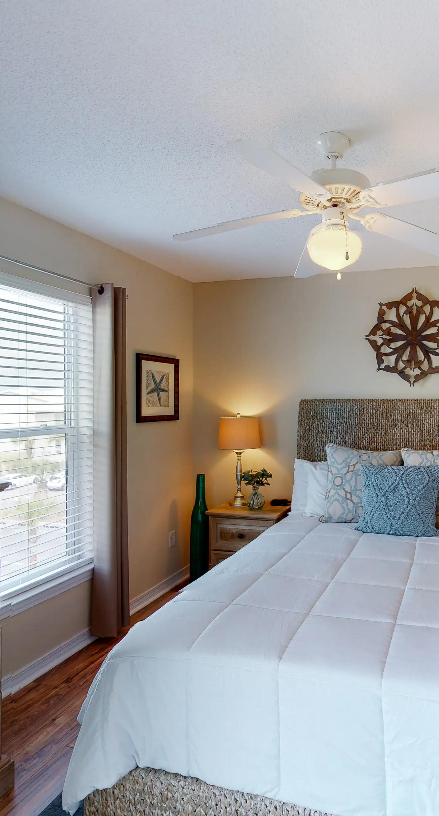 3rd Floor Spacious Condo Close To Entertainment, Shared pool, Wifi