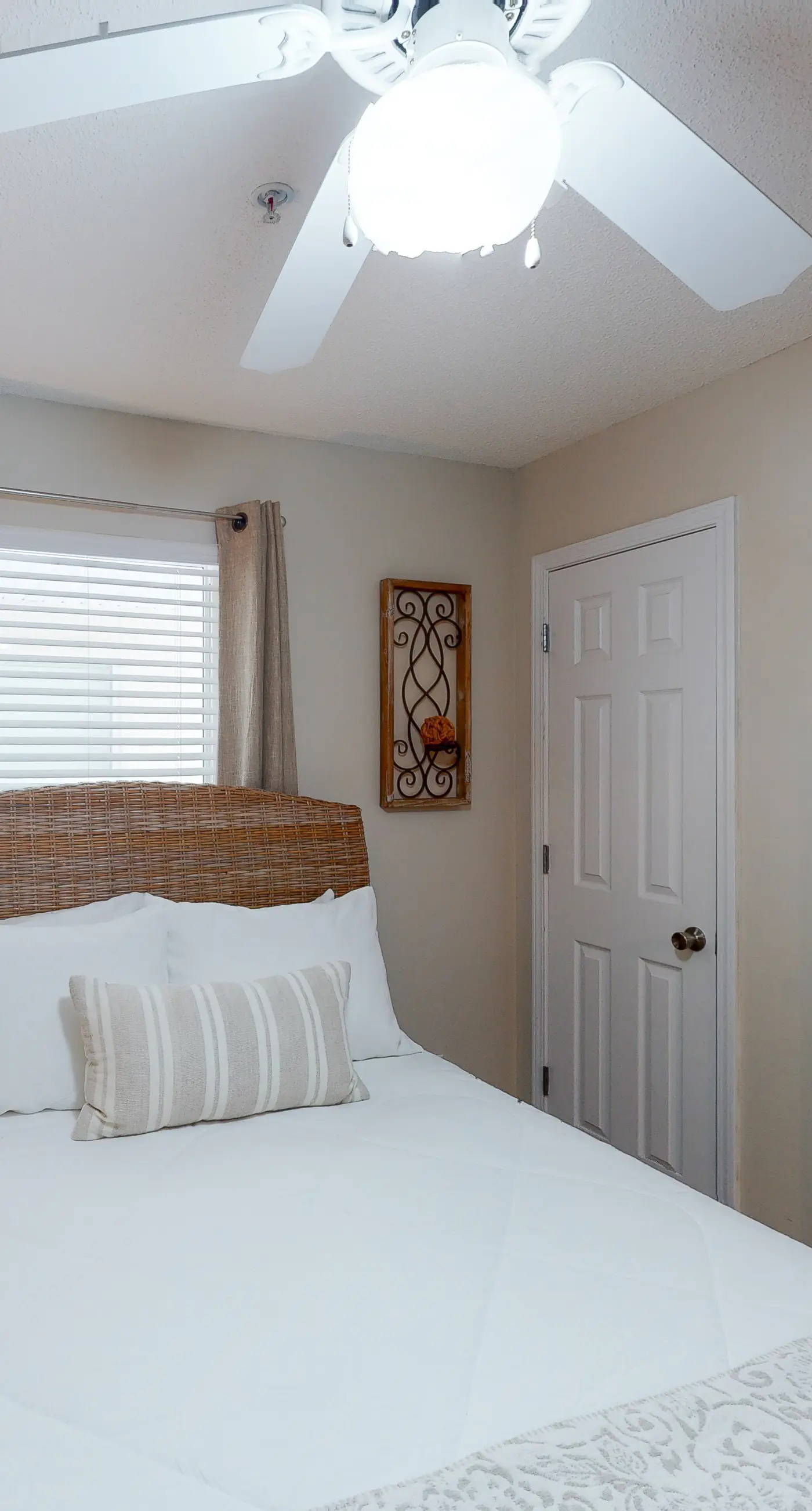 3rd Floor Spacious Condo Close To Entertainment, Shared pool, Wifi