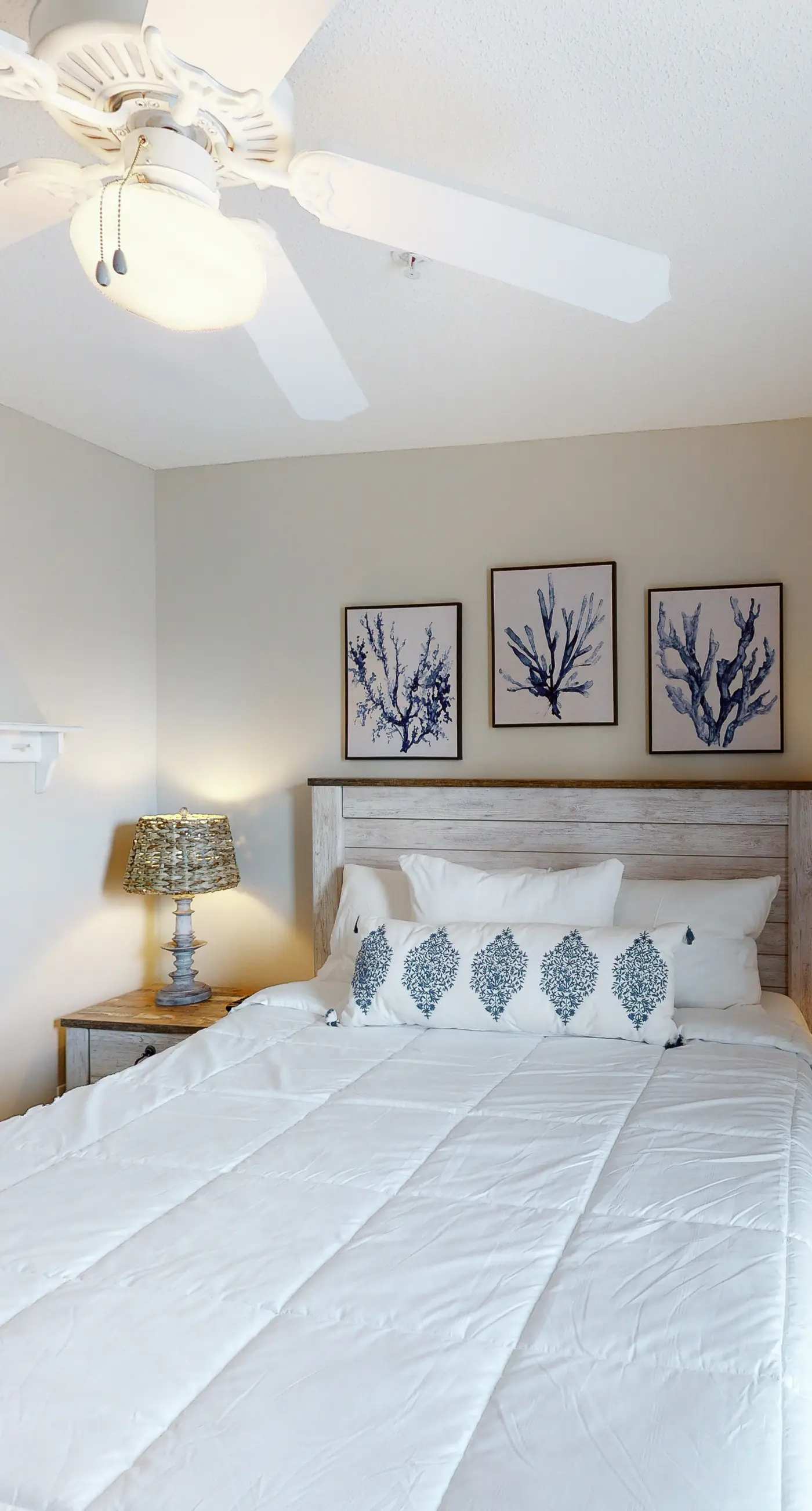 3rd Floor Spacious Condo Close To Entertainment, Shared pool, Wifi