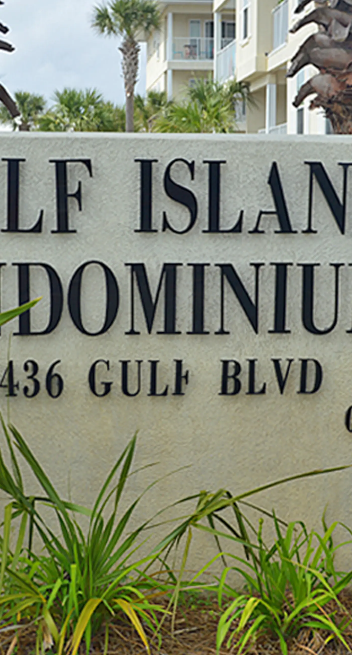 3rd Floor Spacious Condo Close To Entertainment, Shared pool, Wifi