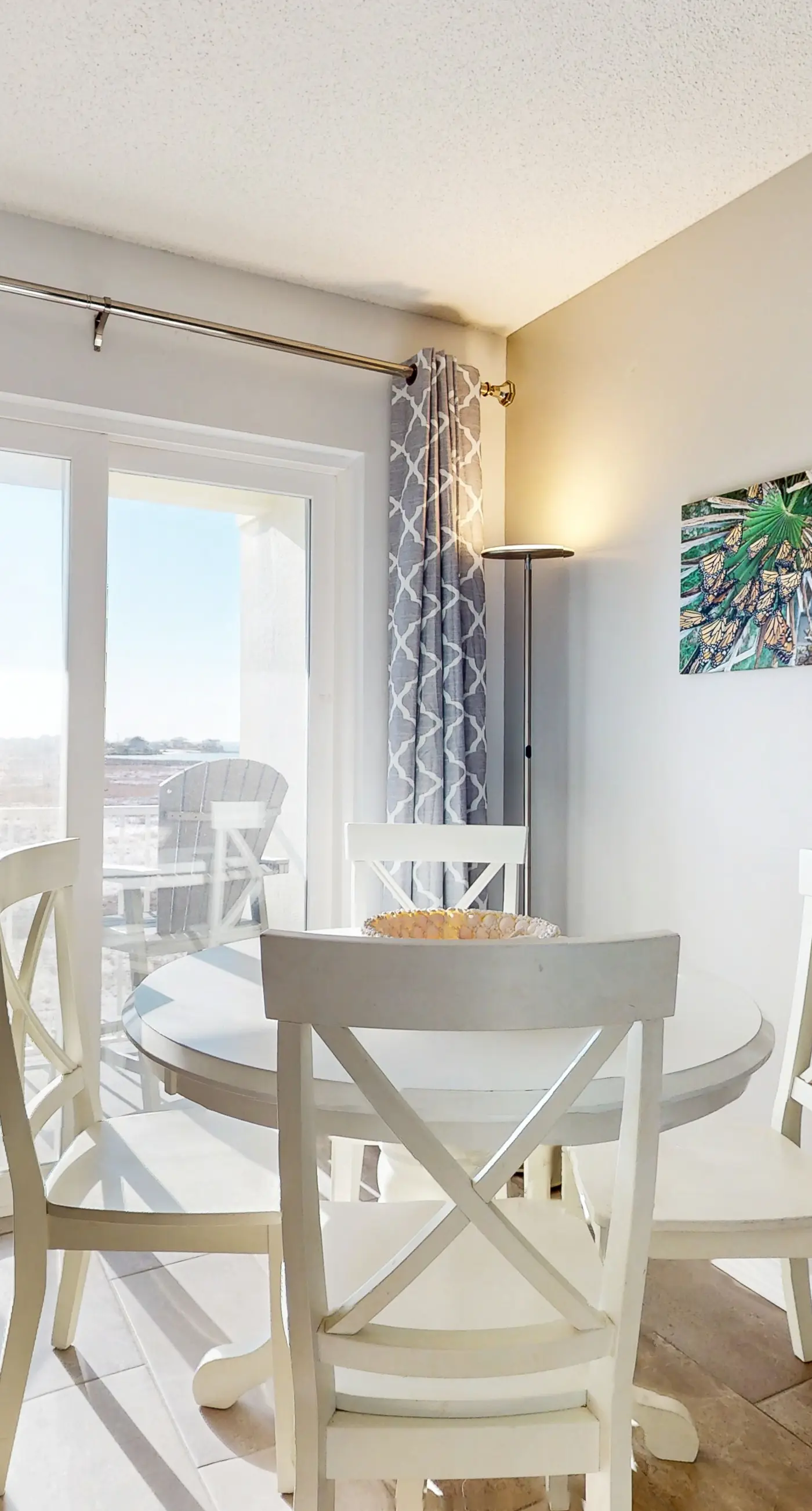 Condo only steps from the beach with Complimentary Beach Service