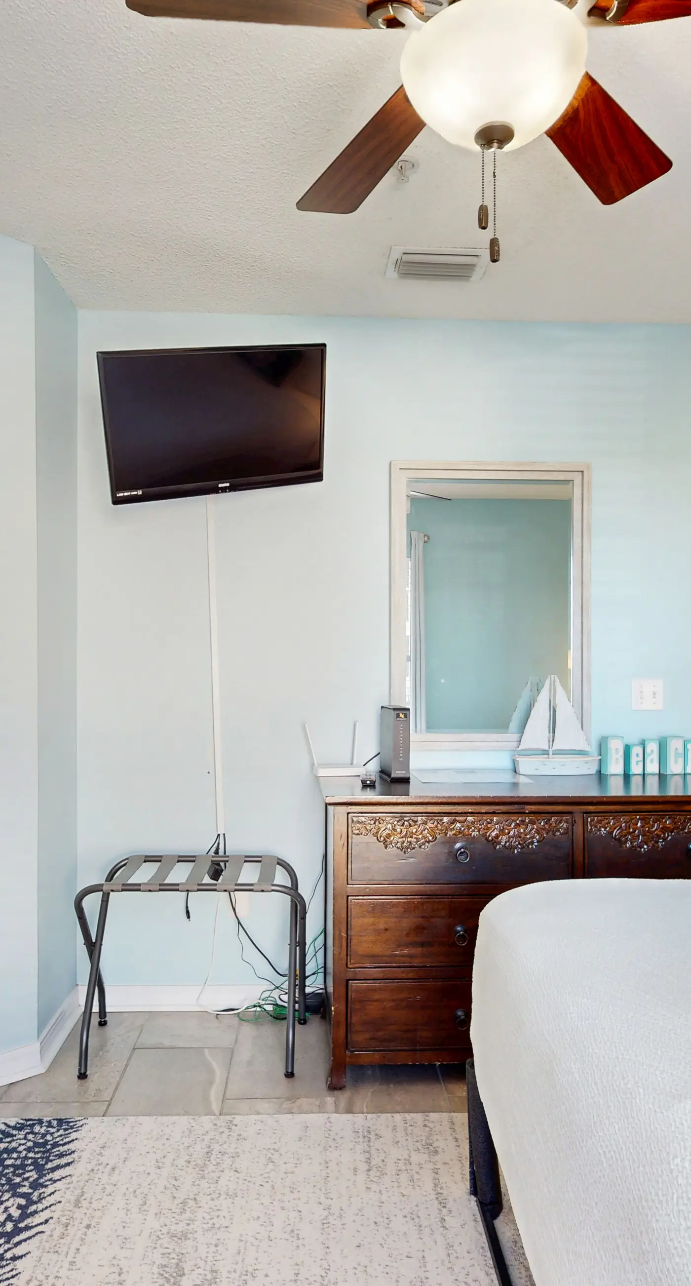 Condo only steps from the beach with Complimentary Beach Service