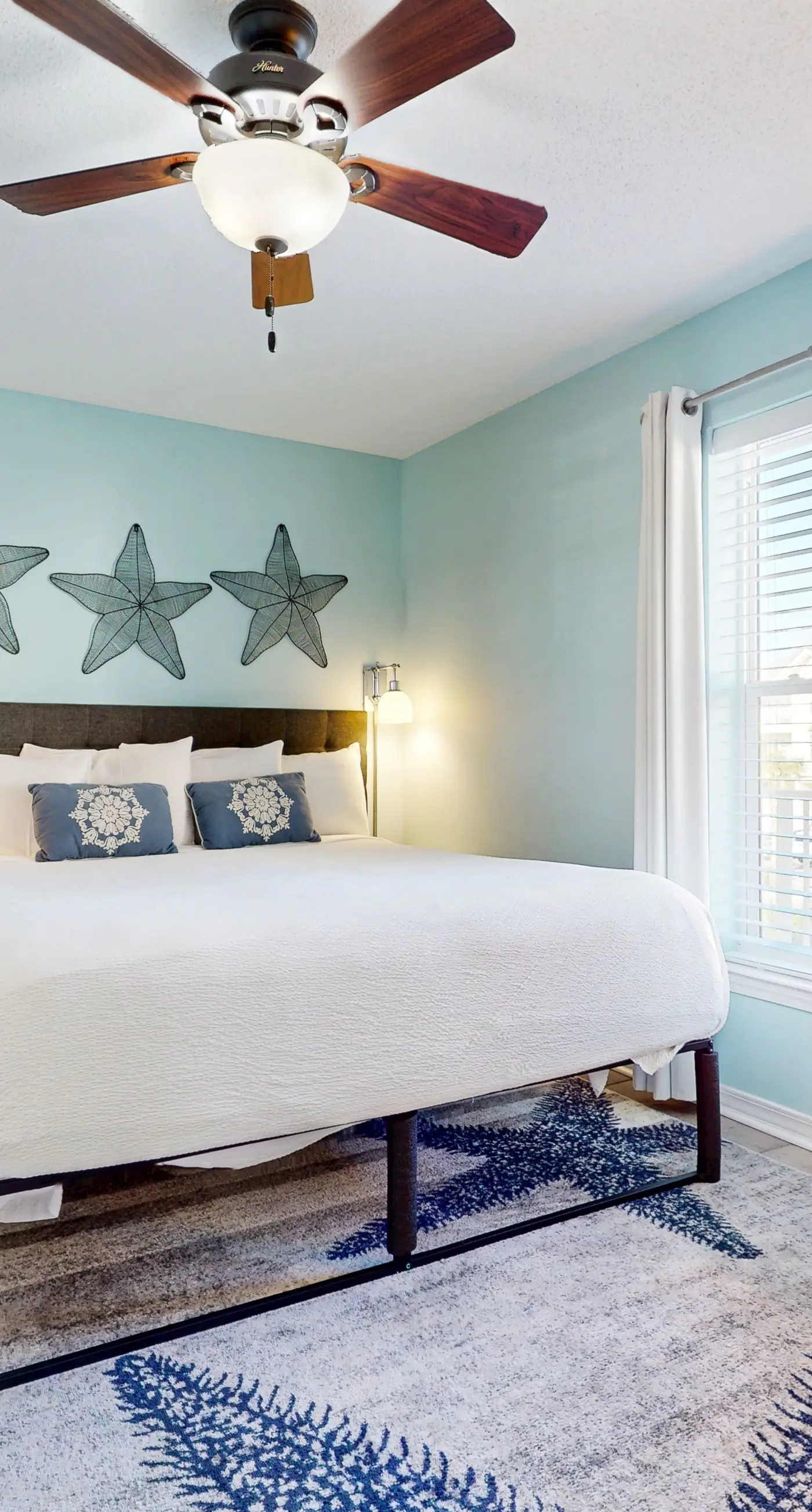 Condo only steps from the beach with Complimentary Beach Service