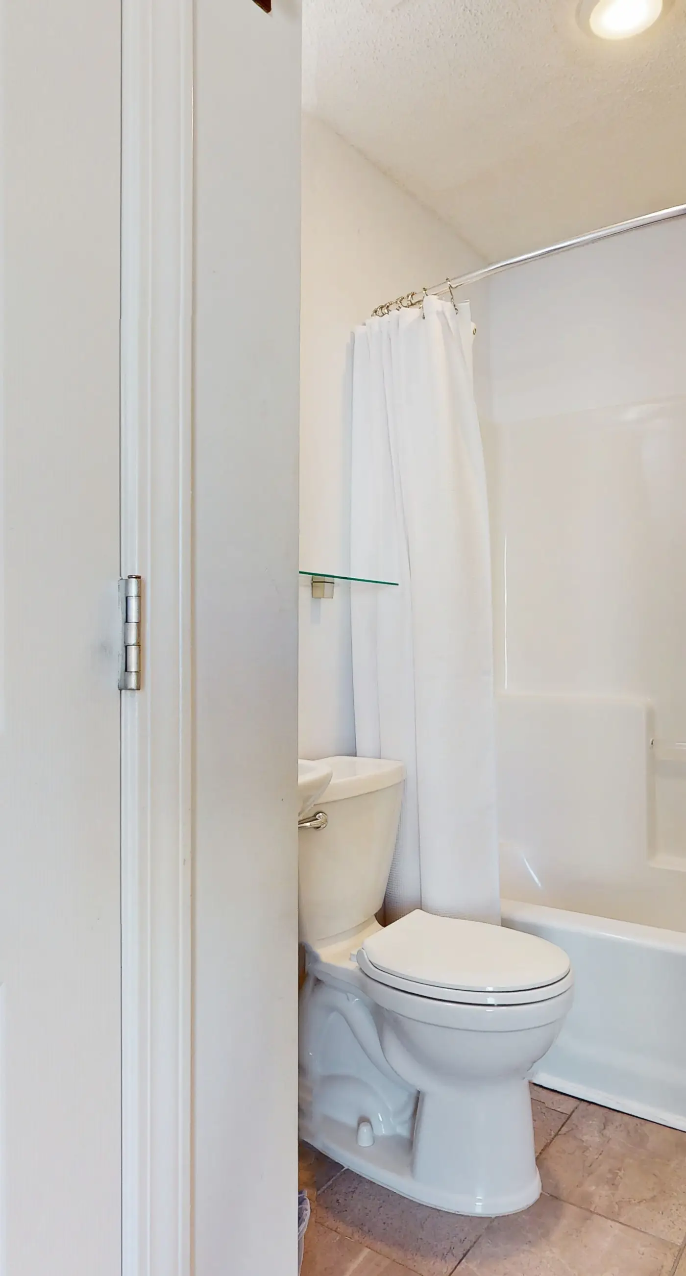 Condo only steps from the beach with Complimentary Beach Service