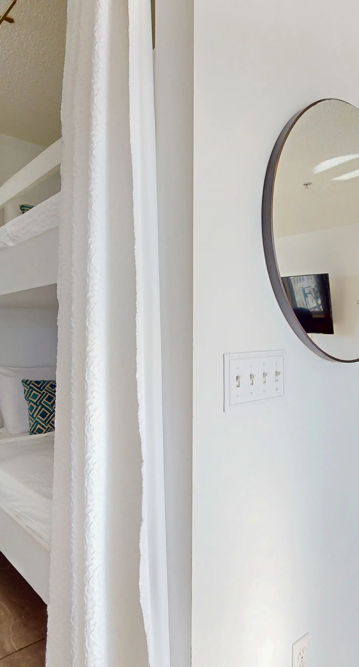 Condo only steps from the beach with Complimentary Beach Service