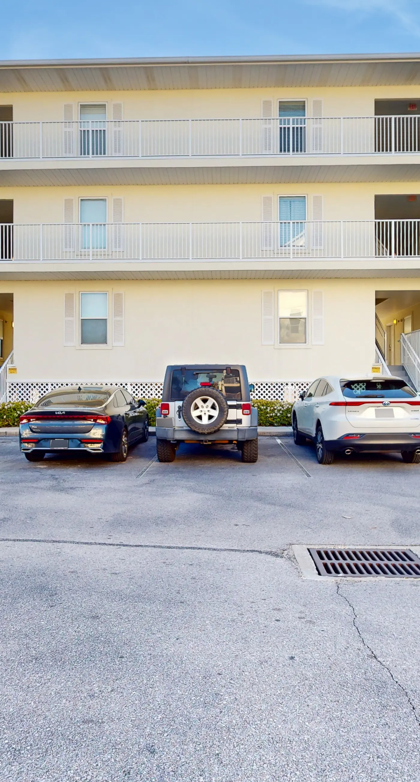 Condo only steps from the beach with Complimentary Beach Service