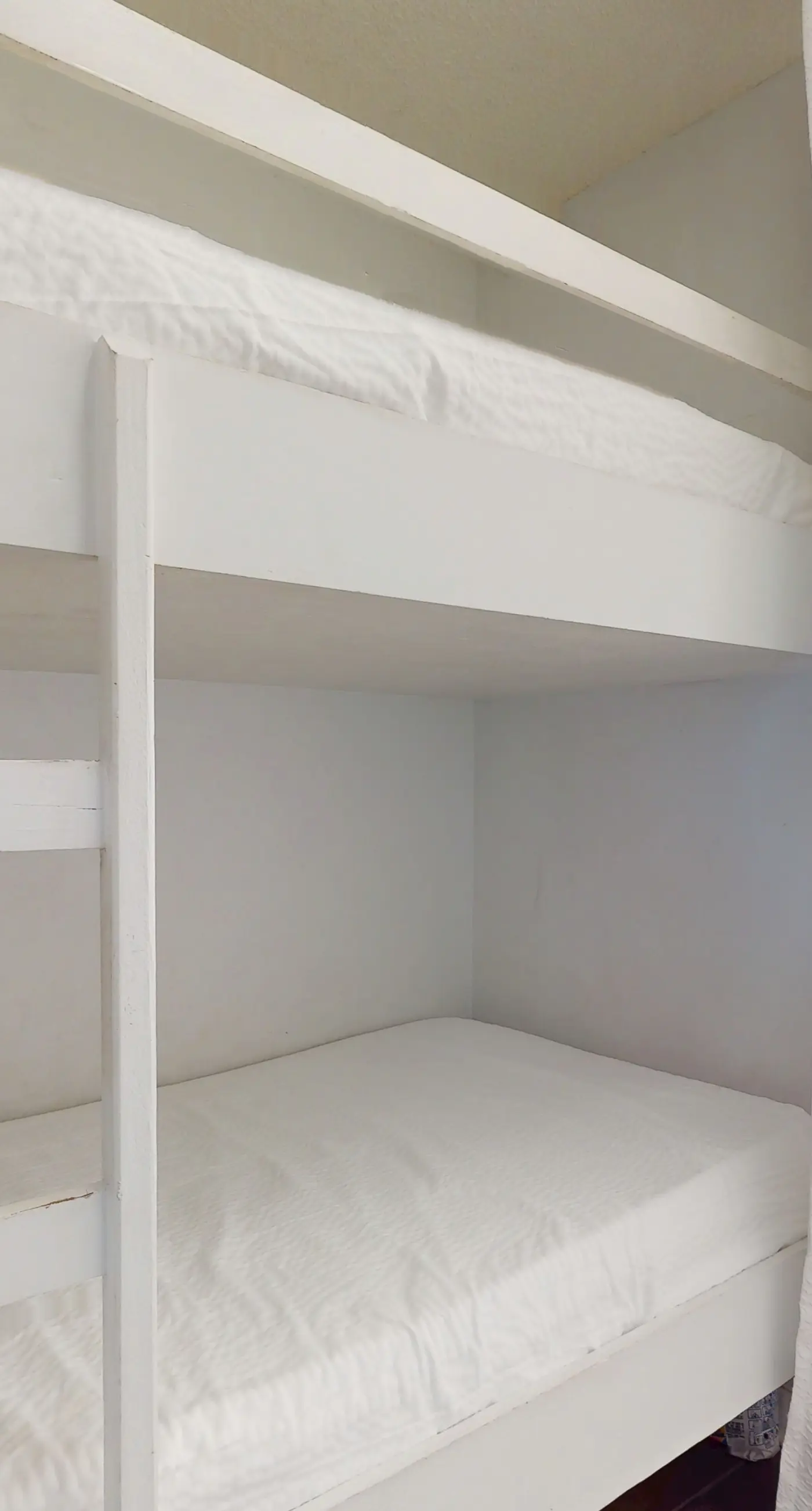 Condo only steps from the beach with Complimentary Beach Service