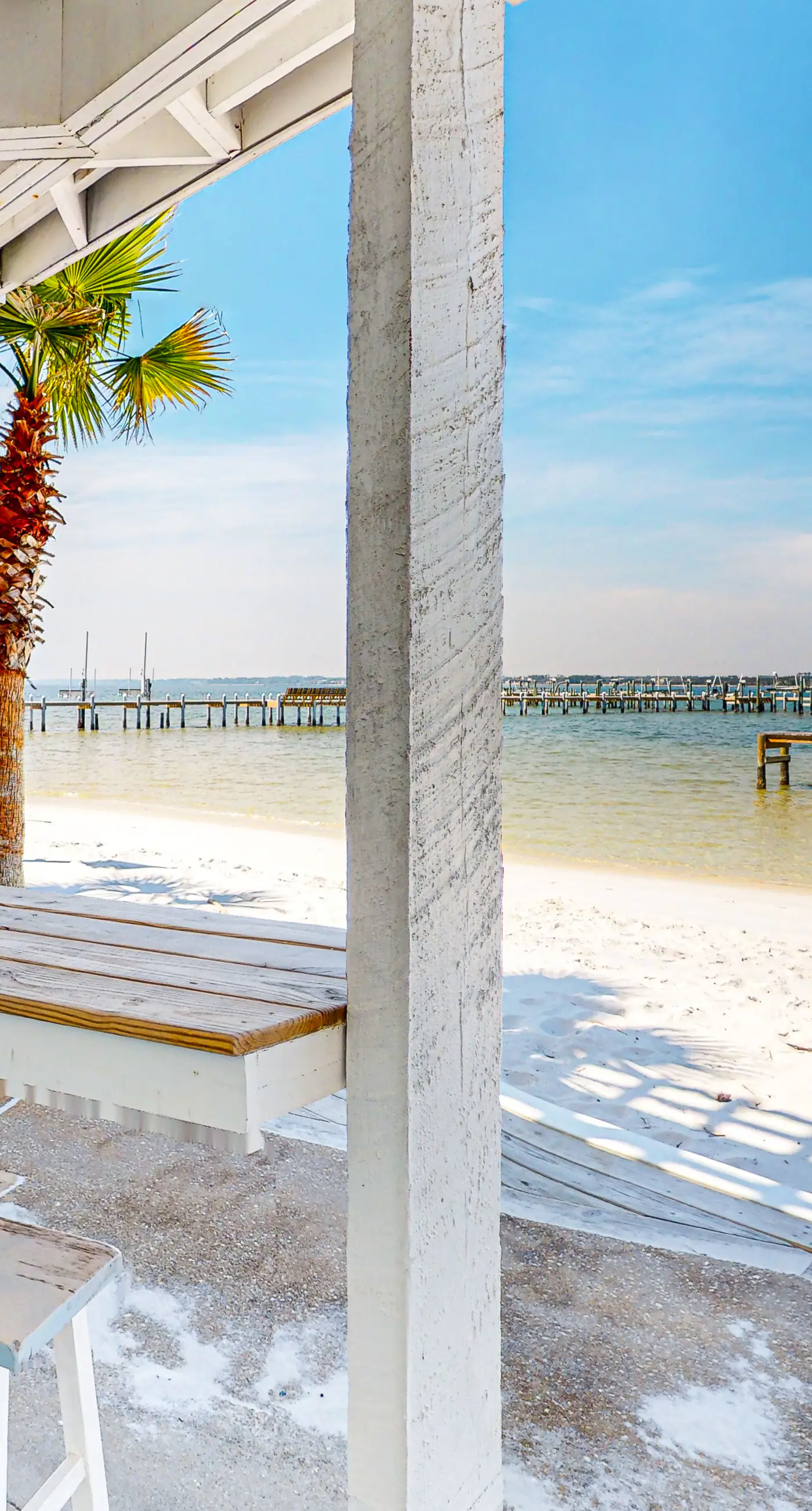 Dog-friendly home on Santa Rosa sound minutes from shopping & dining w/WiFi