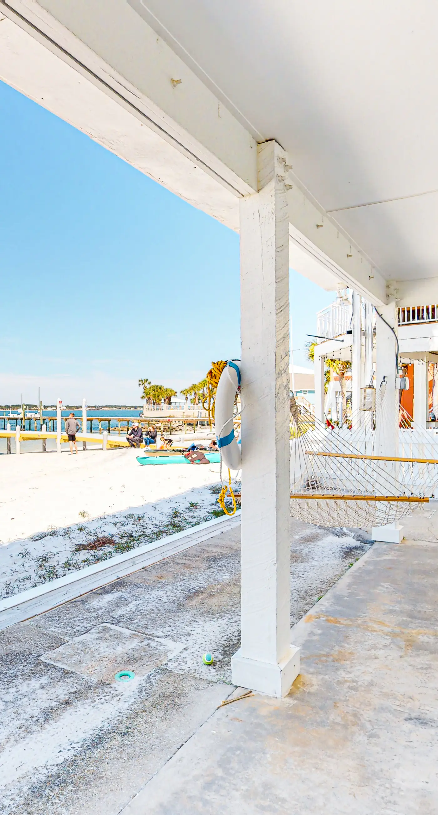 Dog-friendly home on Santa Rosa sound minutes from shopping & dining w/WiFi