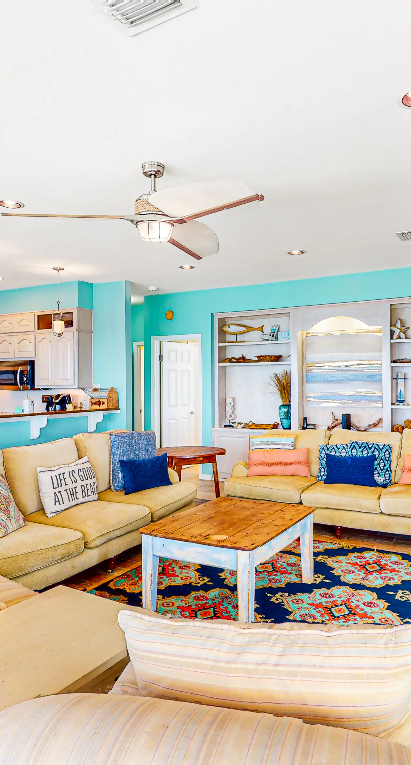 Dog-friendly home on Santa Rosa sound minutes from shopping & dining w/WiFi