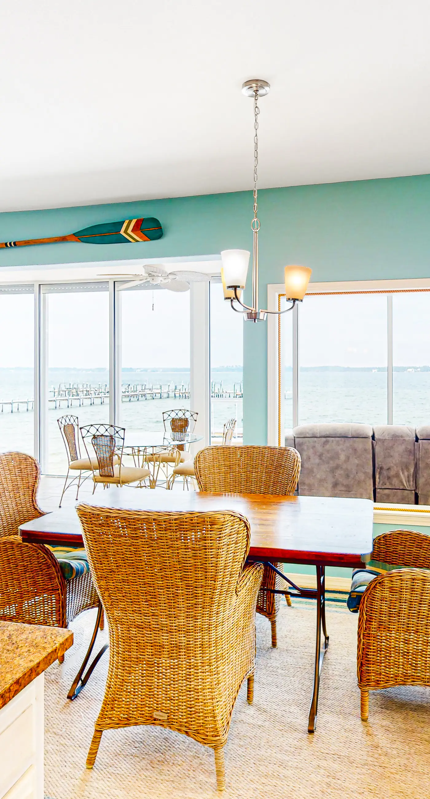 Dog-friendly home on Santa Rosa sound minutes from shopping & dining w/WiFi