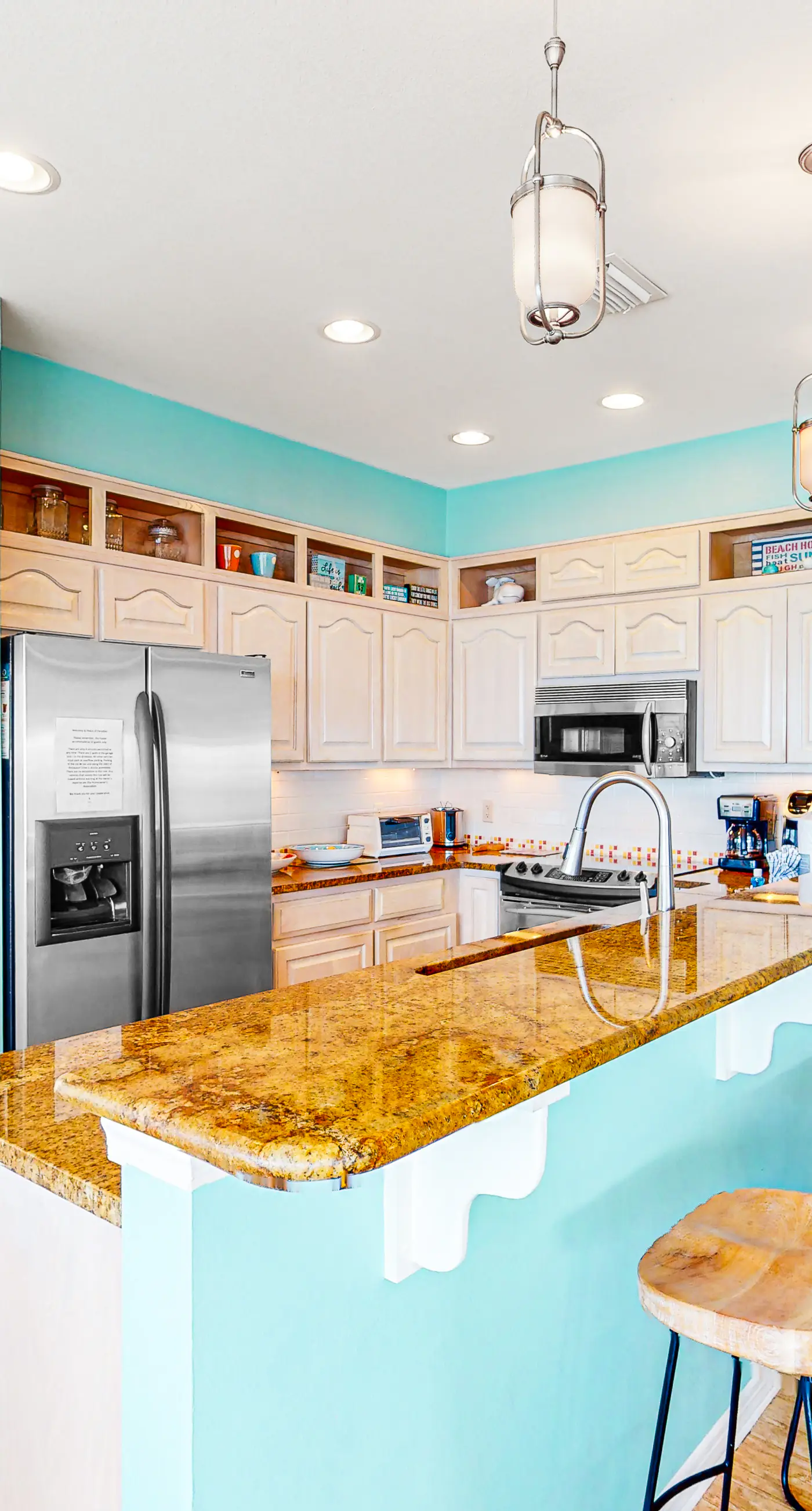 Dog-friendly home on Santa Rosa sound minutes from shopping & dining w/WiFi