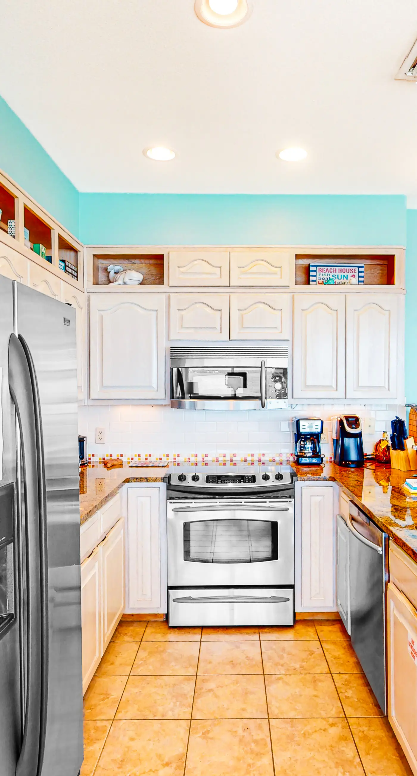 Dog-friendly home on Santa Rosa sound minutes from shopping & dining w/WiFi