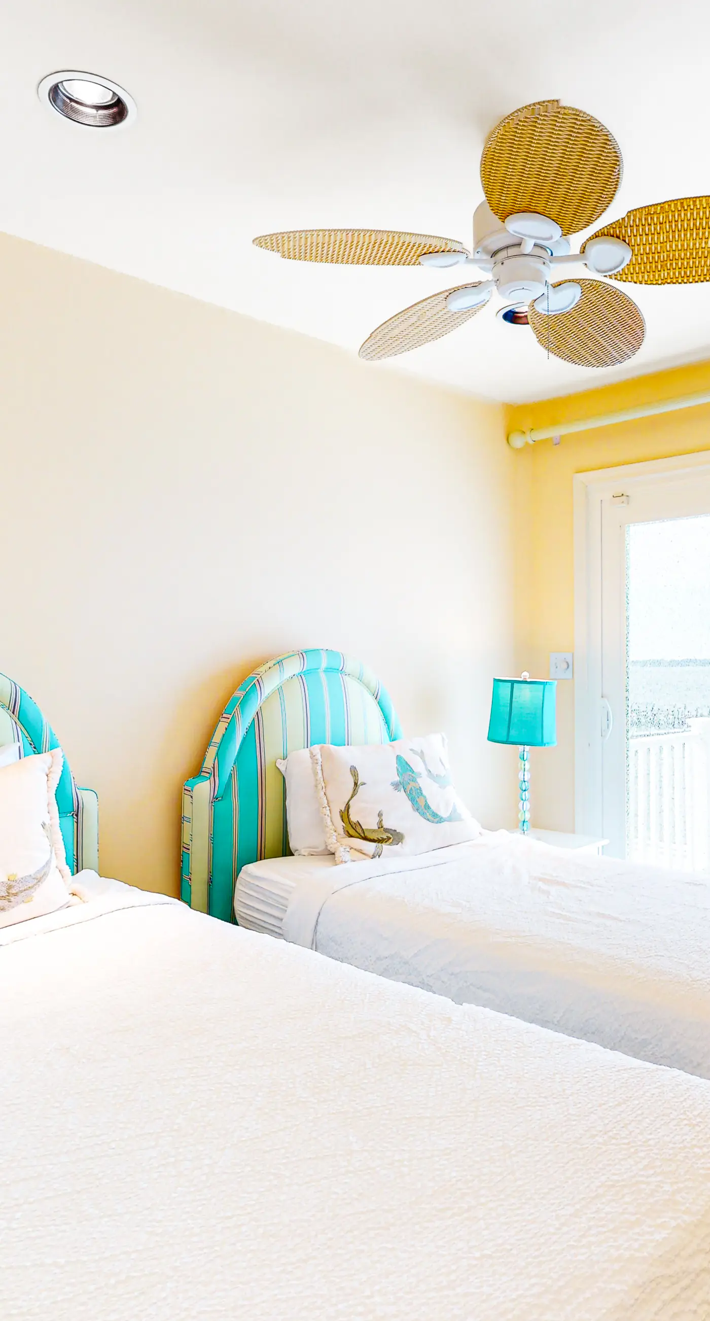 Dog-friendly home on Santa Rosa sound minutes from shopping & dining w/WiFi