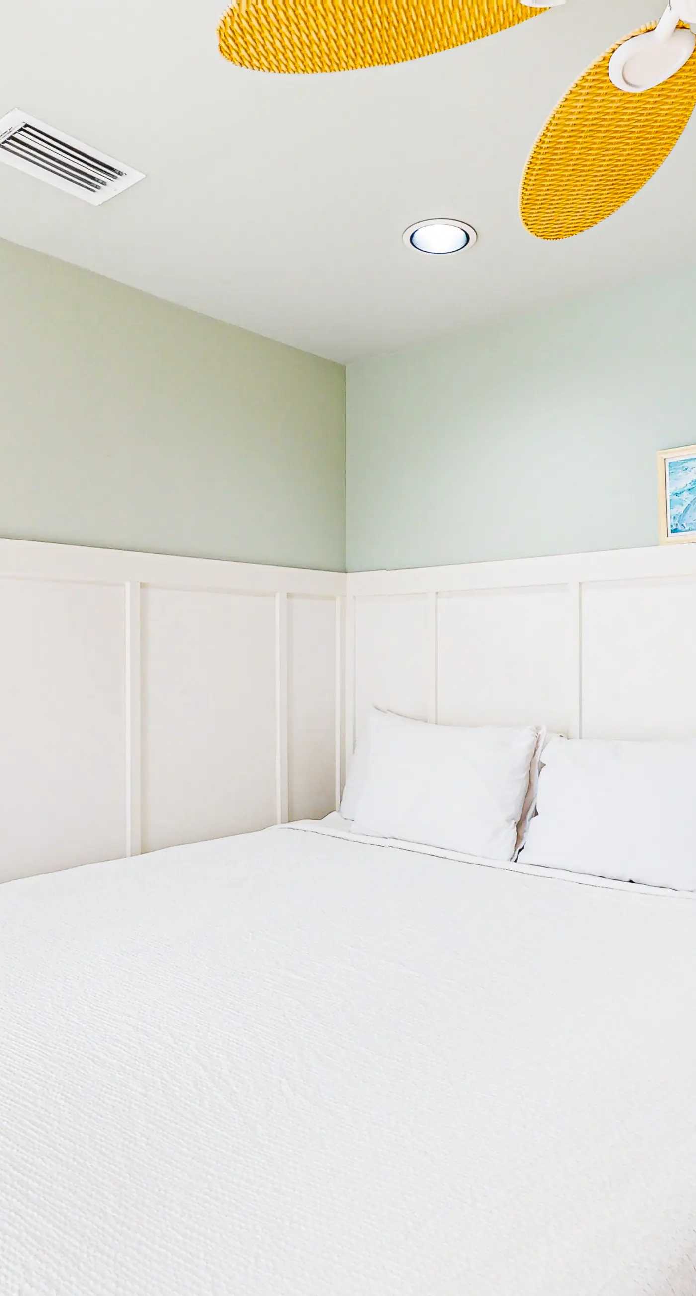 Dog-friendly home on Santa Rosa sound minutes from shopping & dining w/WiFi