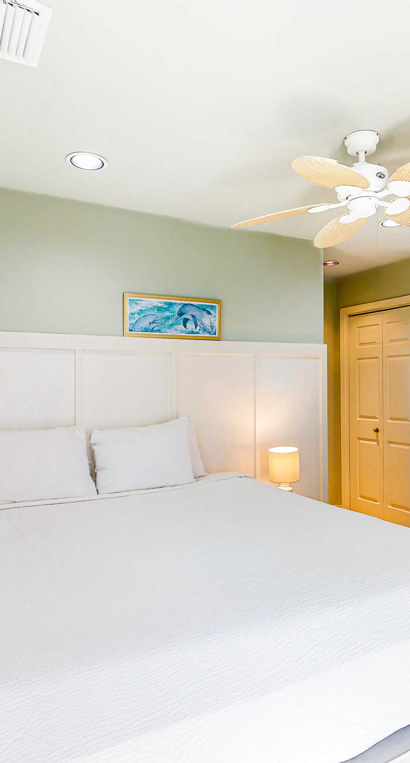 Dog-friendly home on Santa Rosa sound minutes from shopping & dining w/WiFi