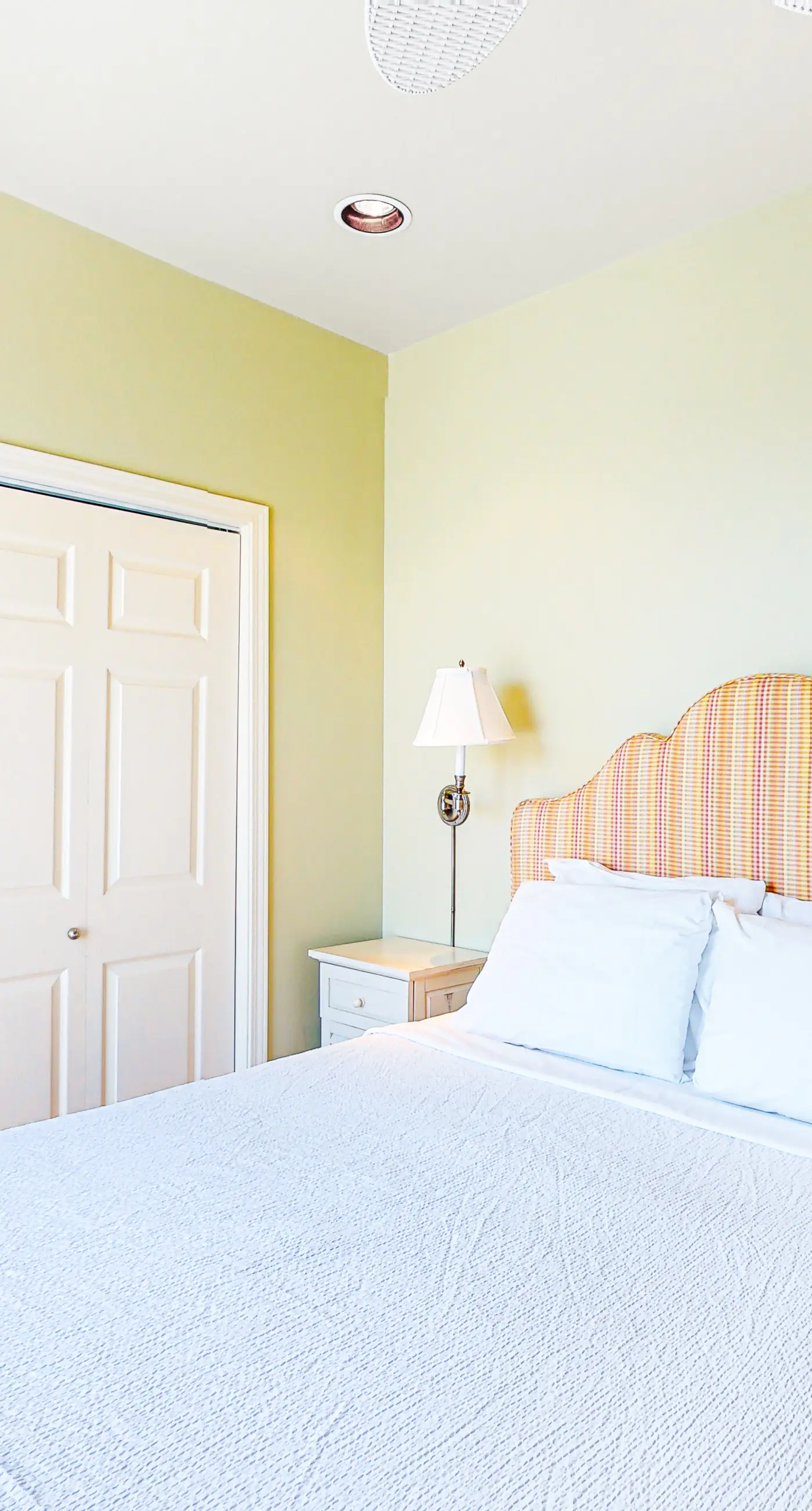 Dog-friendly home on Santa Rosa sound minutes from shopping & dining w/WiFi