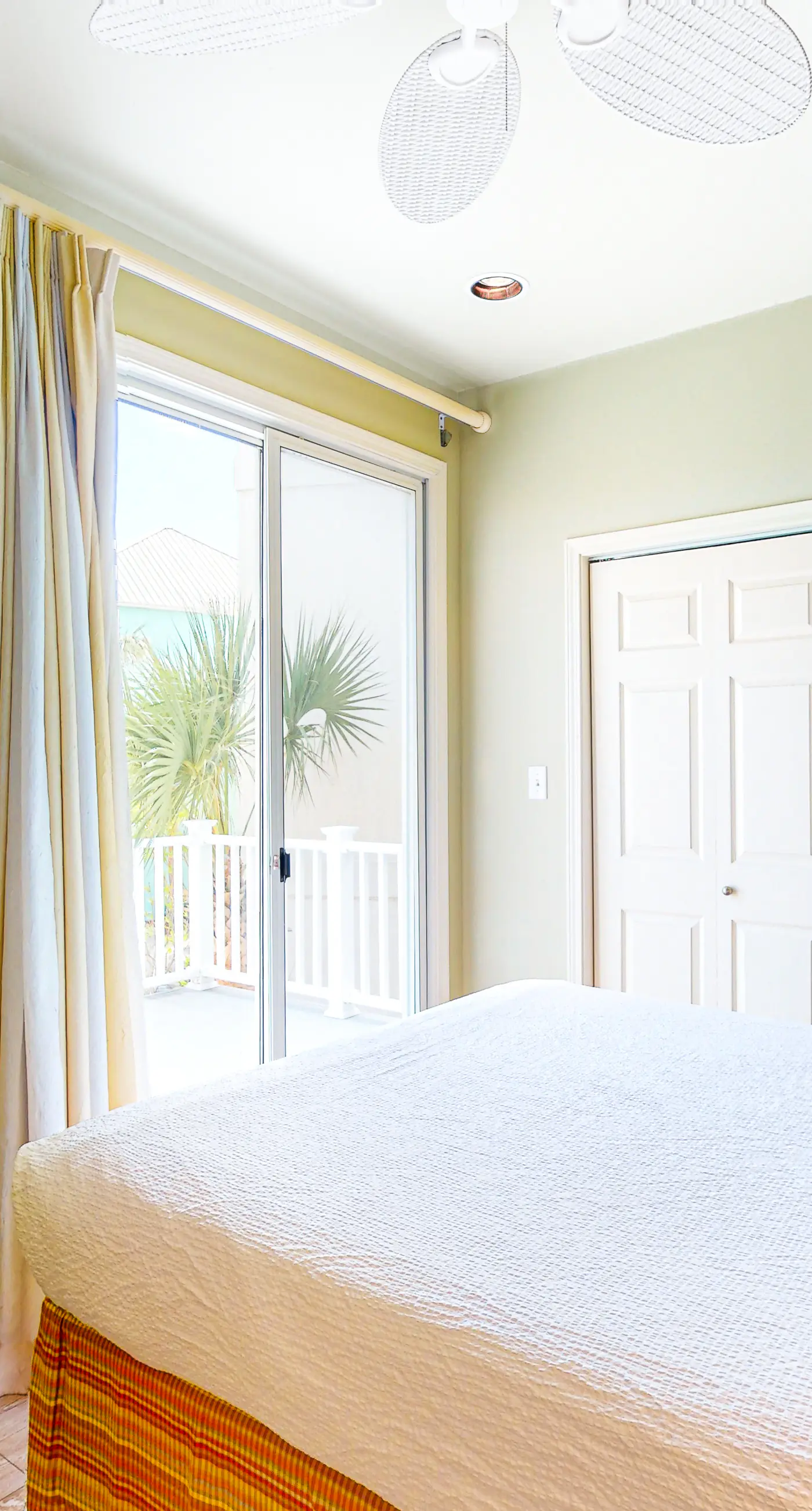 Dog-friendly home on Santa Rosa sound minutes from shopping & dining w/WiFi