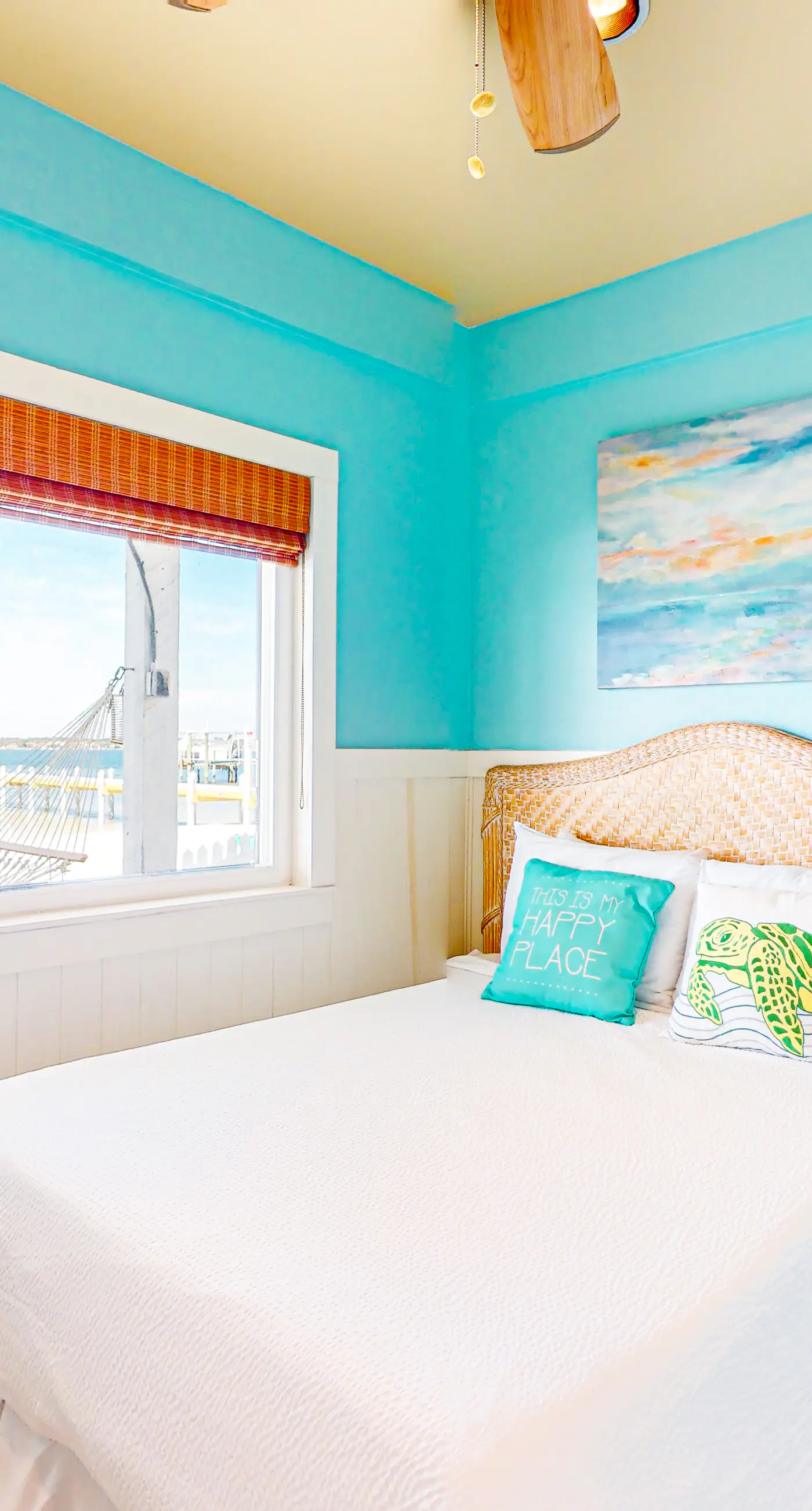 Dog-friendly home on Santa Rosa sound minutes from shopping & dining w/WiFi