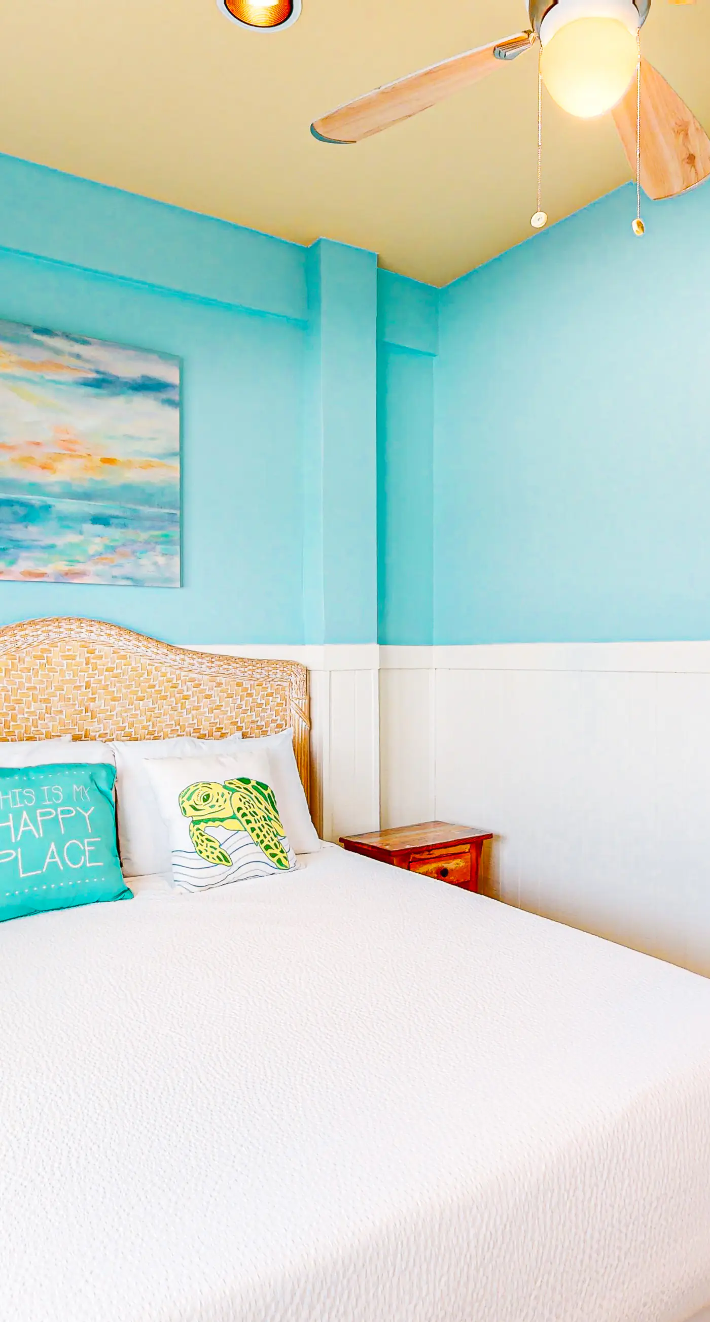 Dog-friendly home on Santa Rosa sound minutes from shopping & dining w/WiFi