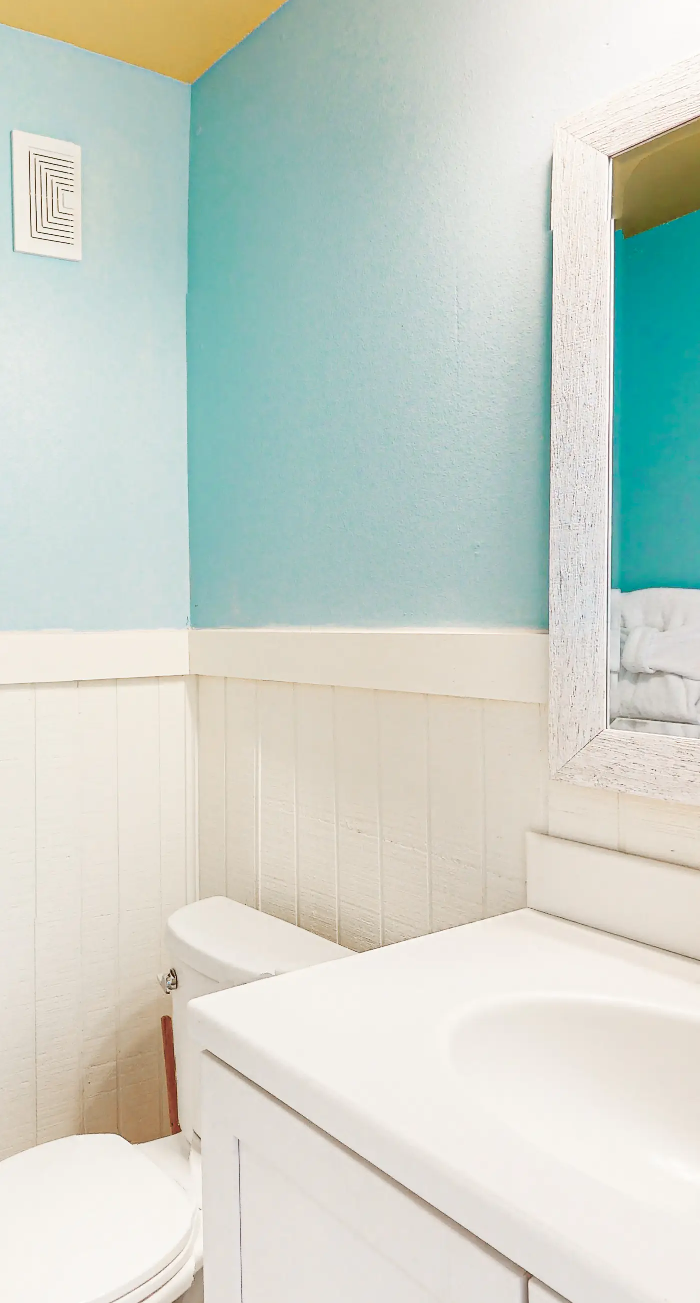 Dog-friendly home on Santa Rosa sound minutes from shopping & dining w/WiFi