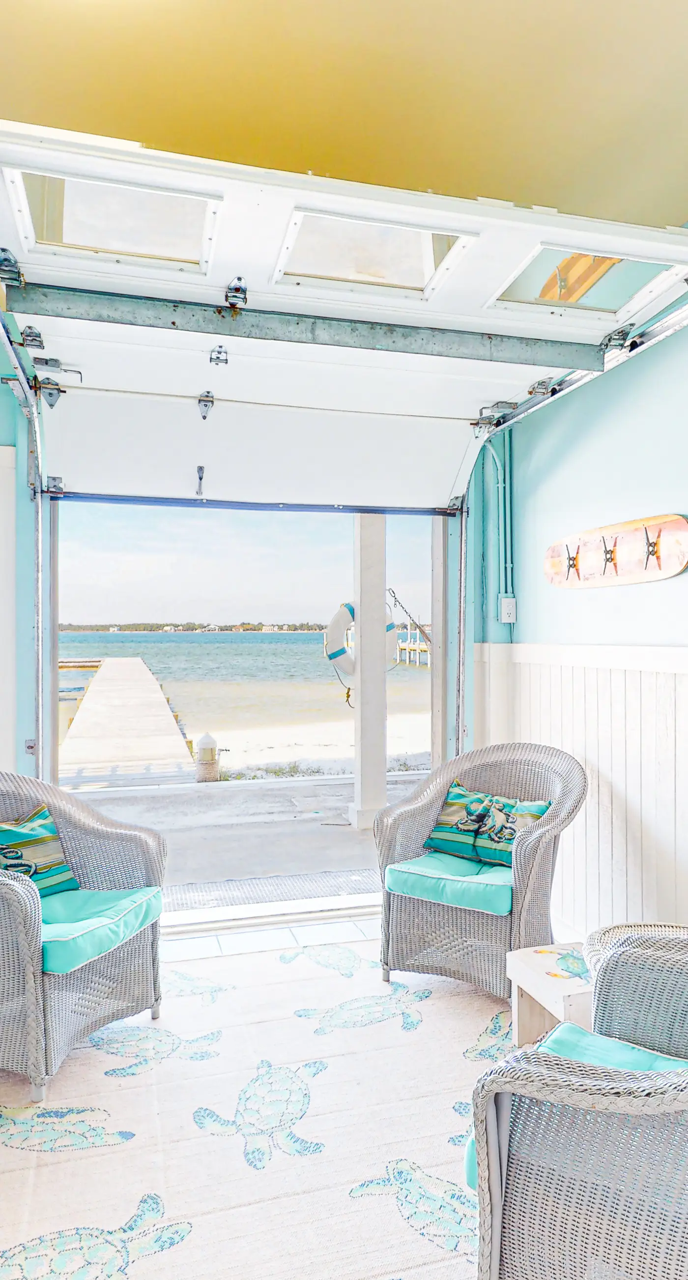 Dog-friendly home on Santa Rosa sound minutes from shopping & dining w/WiFi