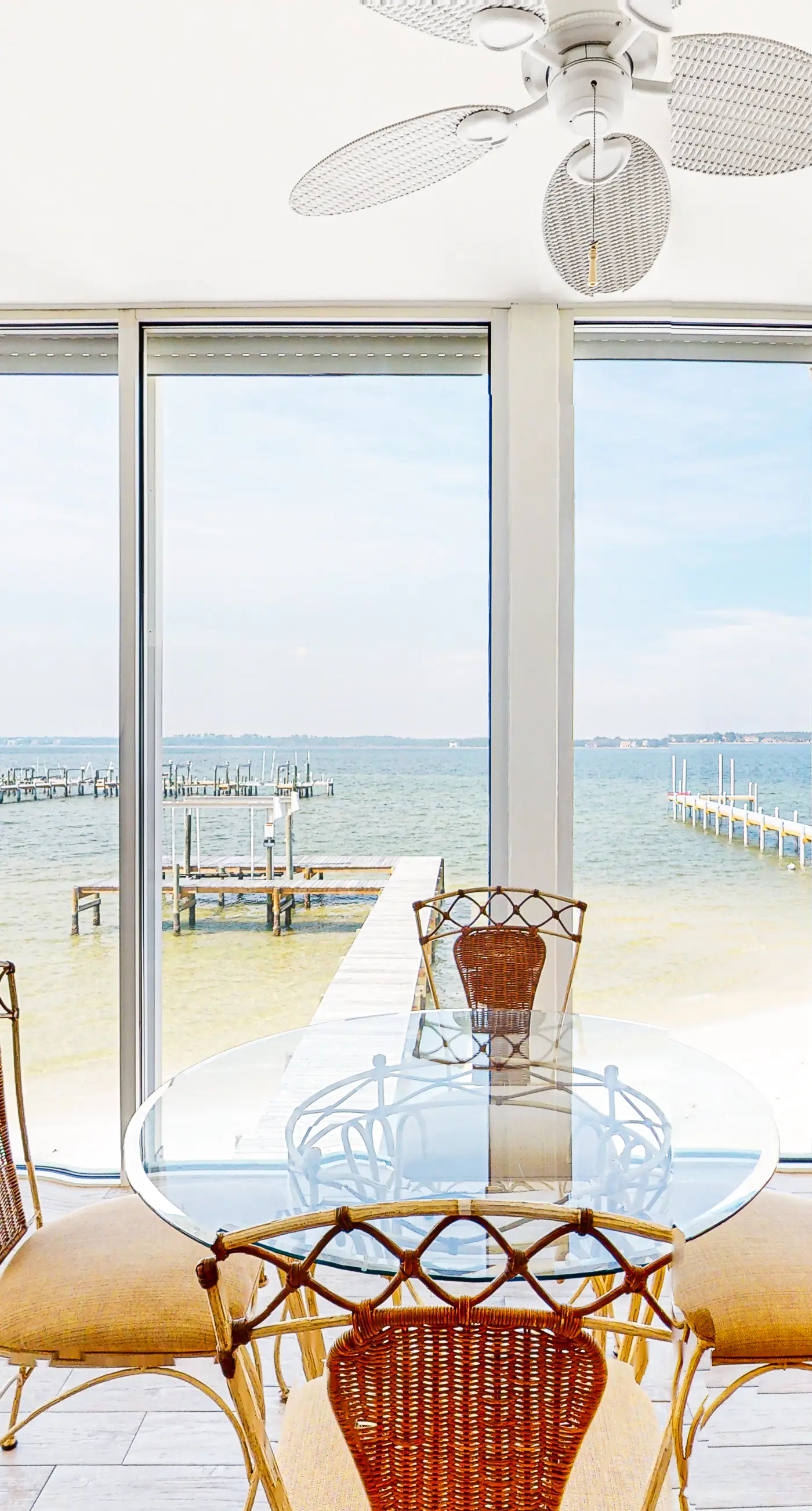 Dog-friendly home on Santa Rosa sound minutes from shopping & dining w/WiFi