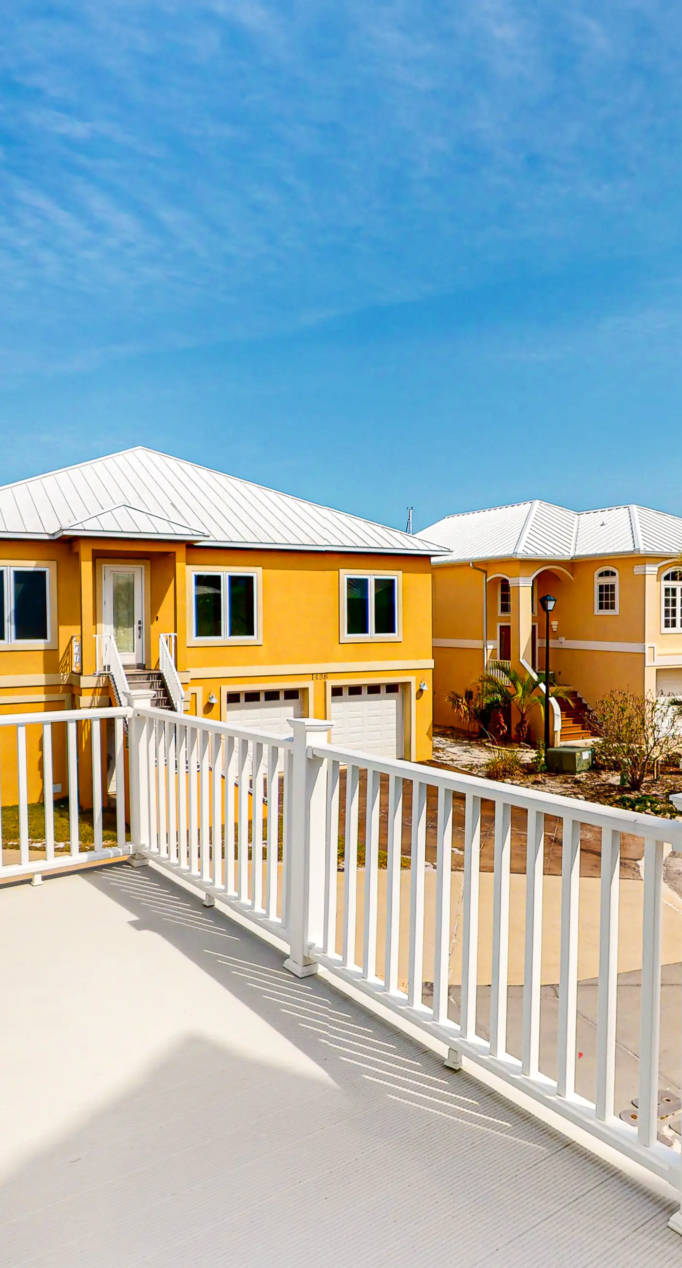 Dog-friendly home on Santa Rosa sound minutes from shopping & dining w/WiFi