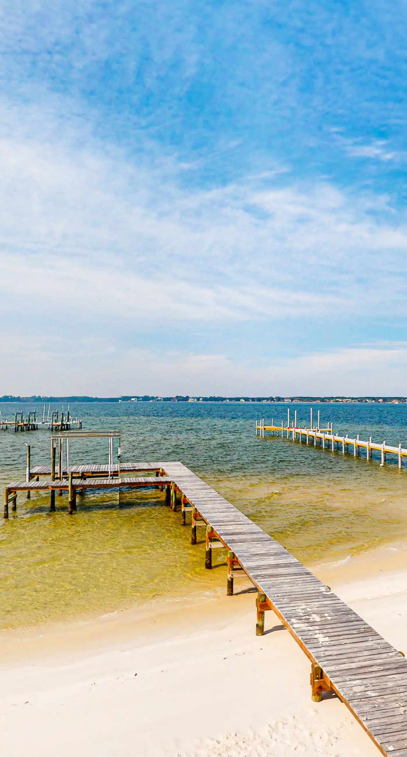 Dog-friendly home on Santa Rosa sound minutes from shopping & dining w/WiFi