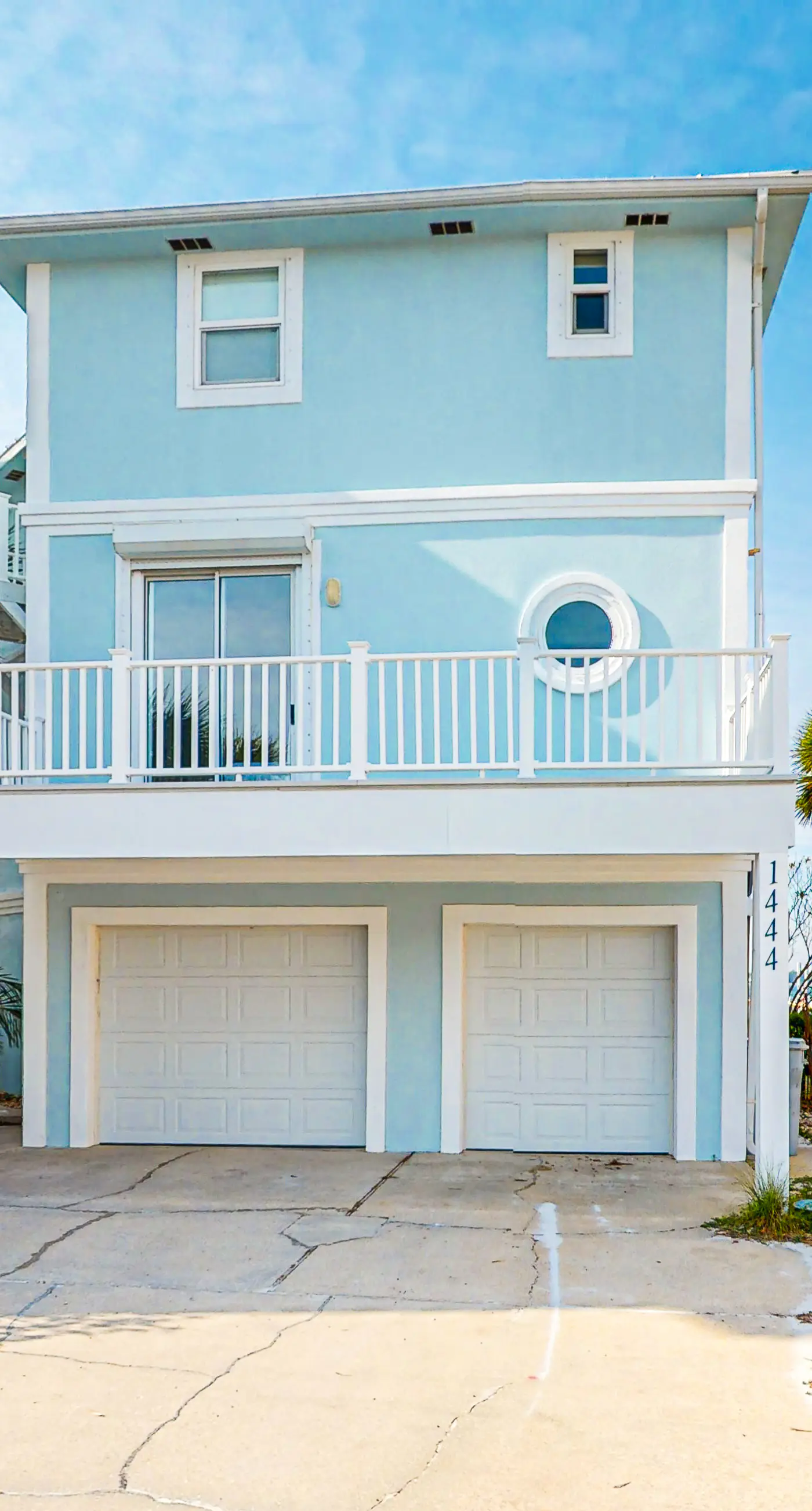 Dog-friendly home on Santa Rosa sound minutes from shopping & dining w/WiFi