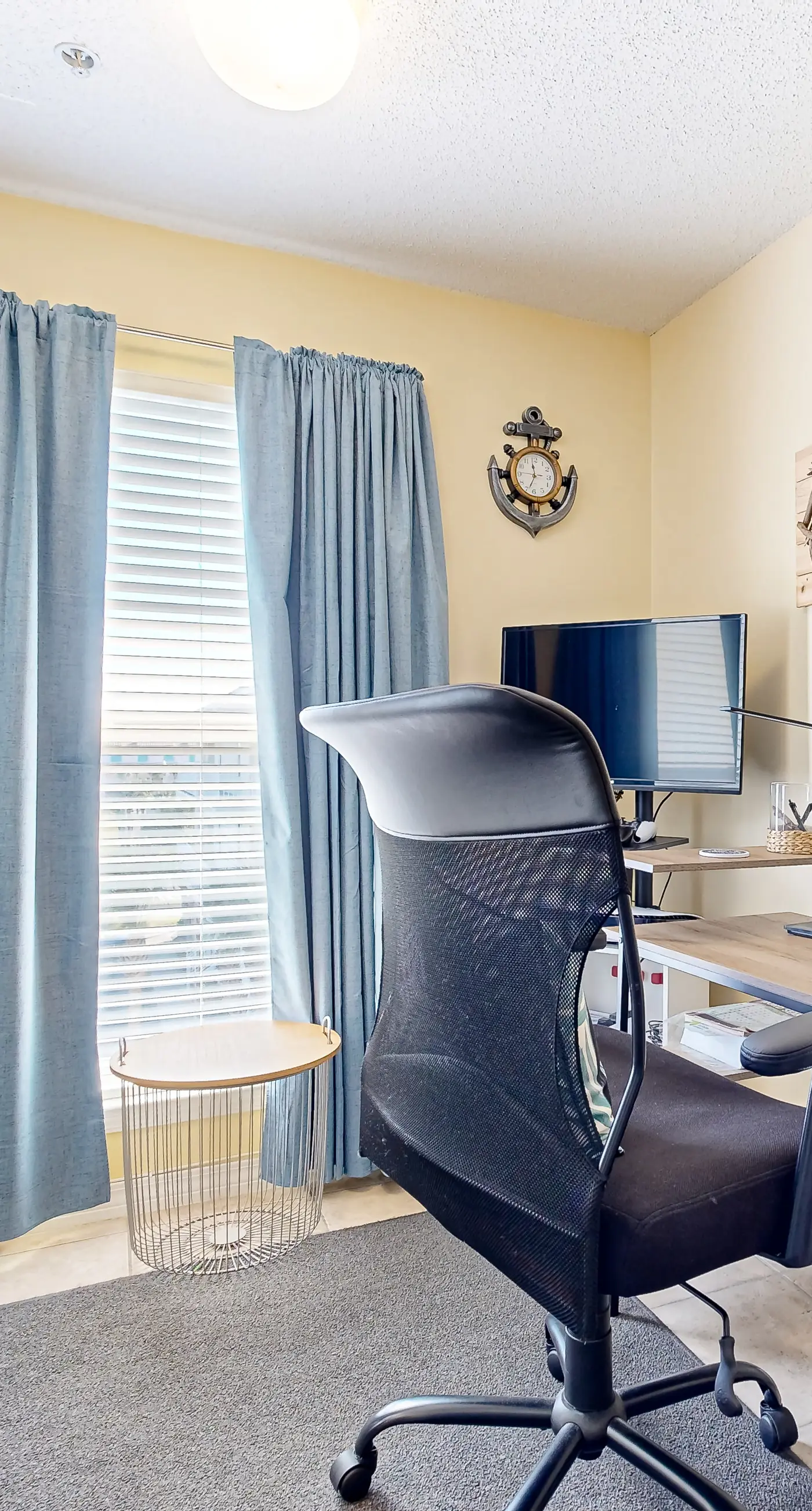 Spacious Condo with Balcony in Navarre Beach with Shared Pool