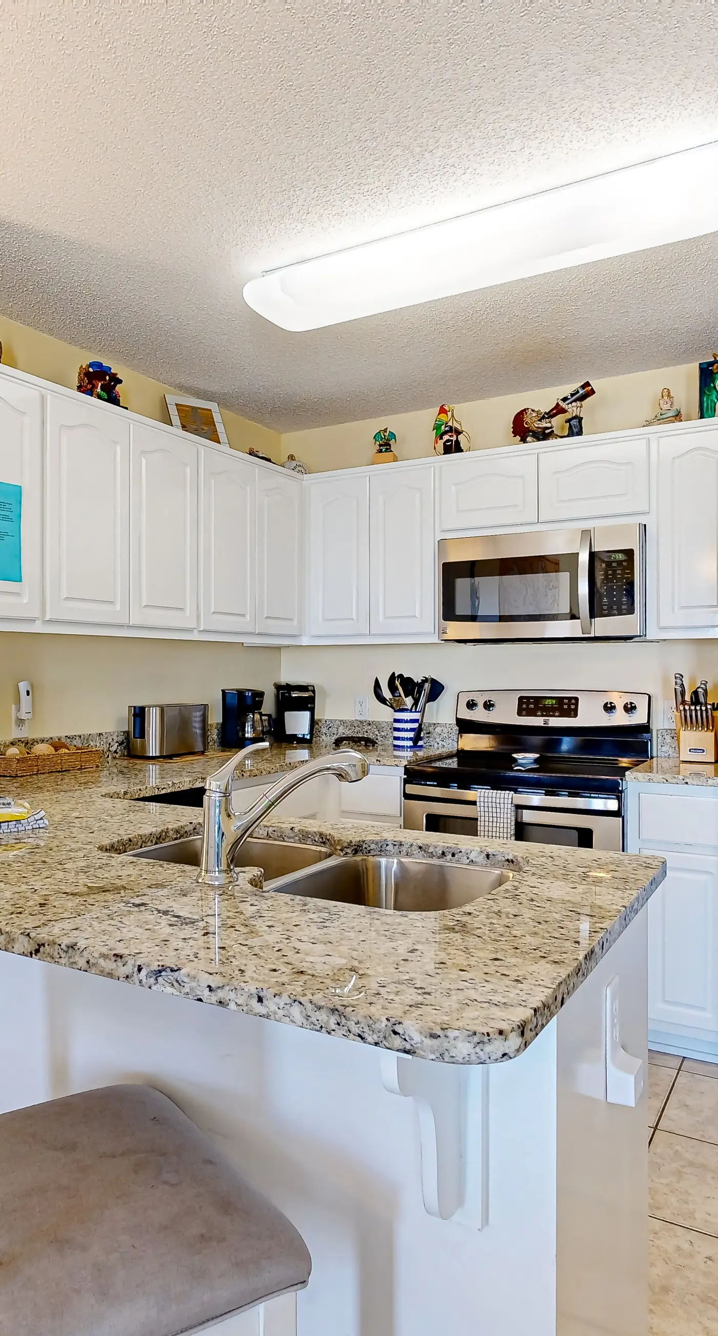 Spacious Condo with Balcony in Navarre Beach with Shared Pool