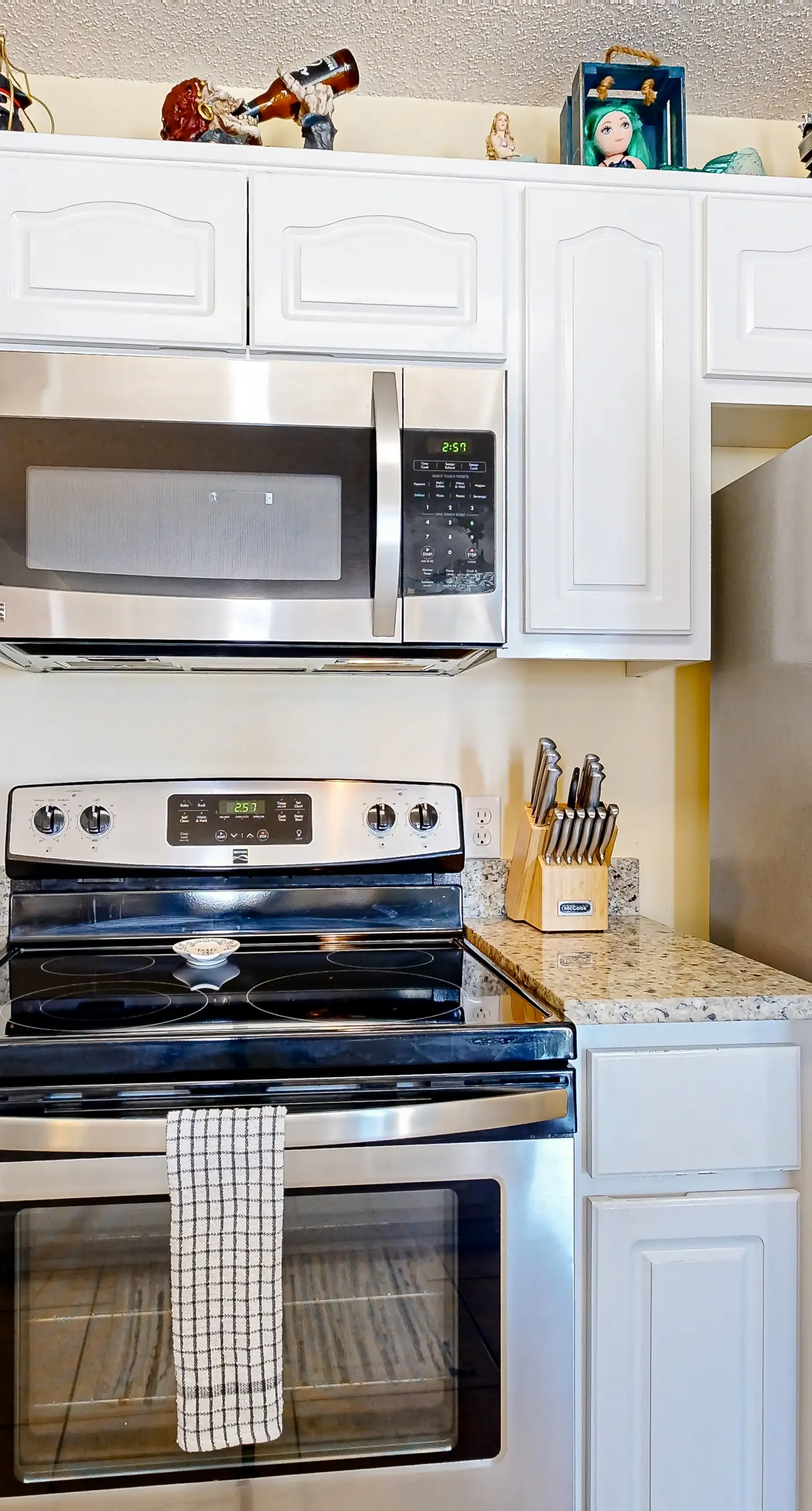 Spacious Condo with Balcony in Navarre Beach with Shared Pool