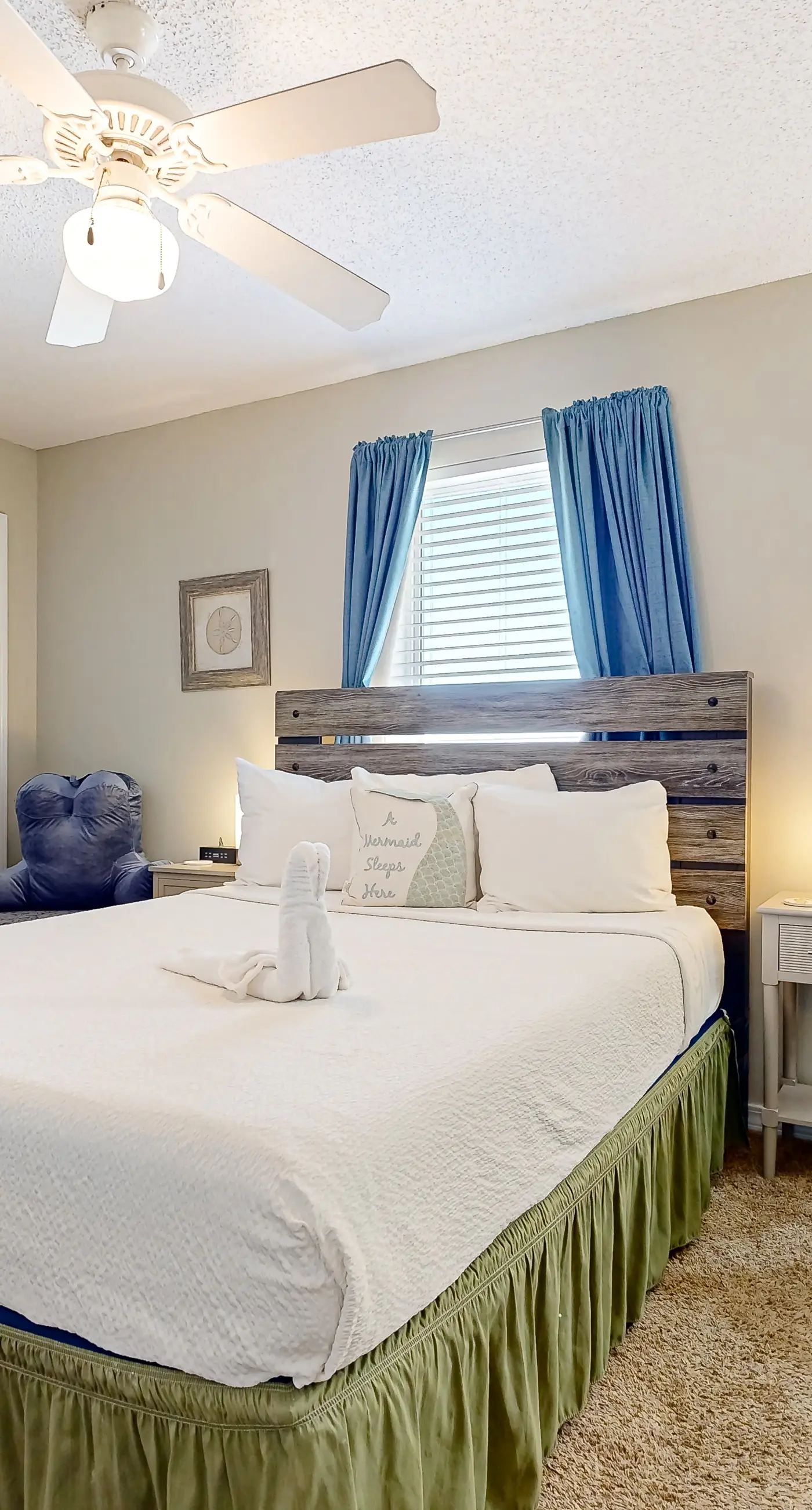 Spacious Condo with Balcony in Navarre Beach with Shared Pool