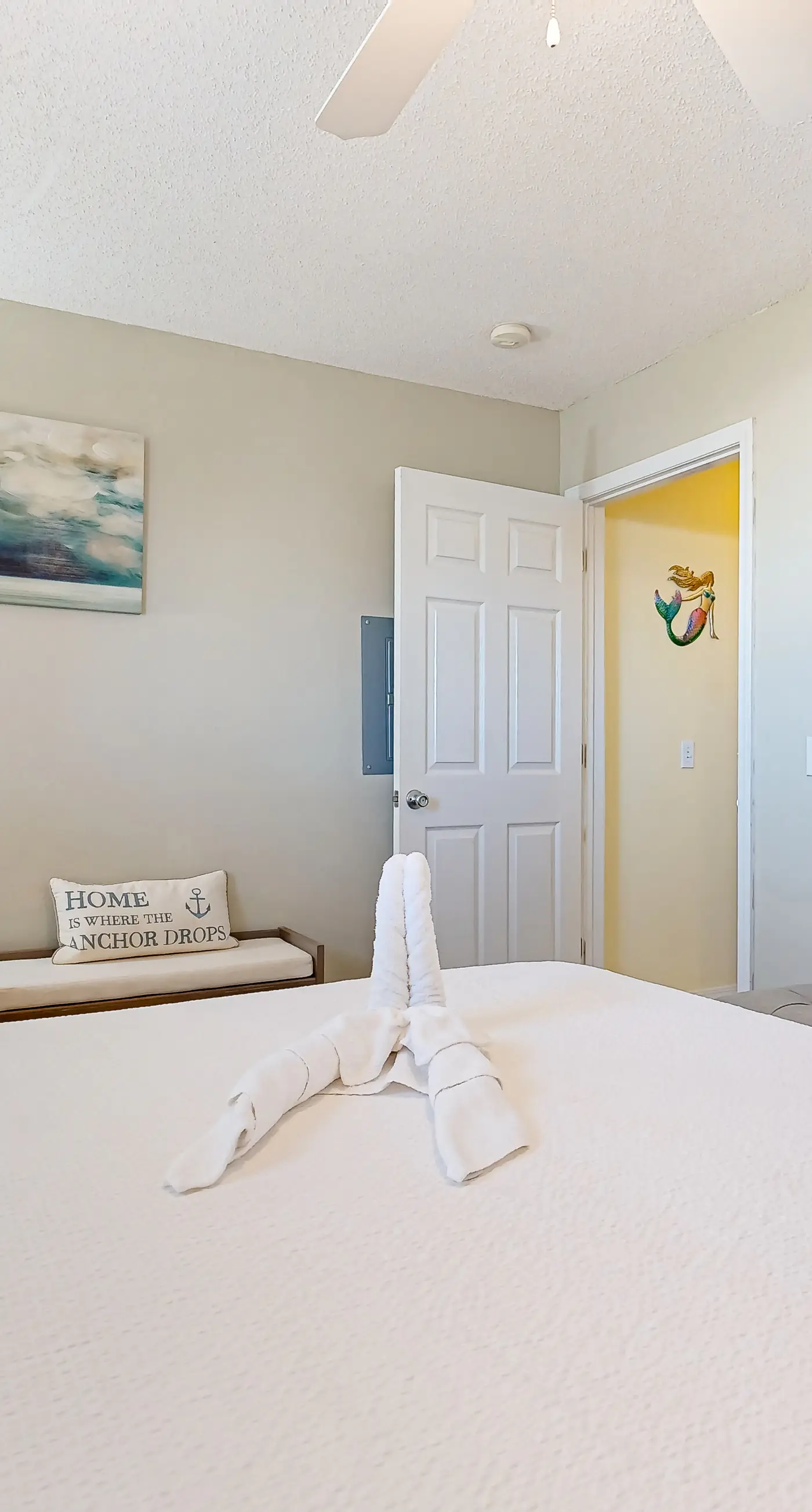 Spacious Condo with Balcony in Navarre Beach with Shared Pool