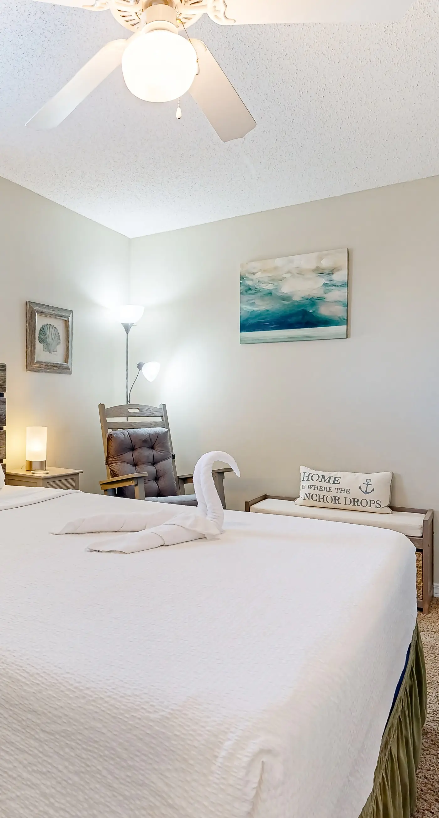 Spacious Condo with Balcony in Navarre Beach with Shared Pool