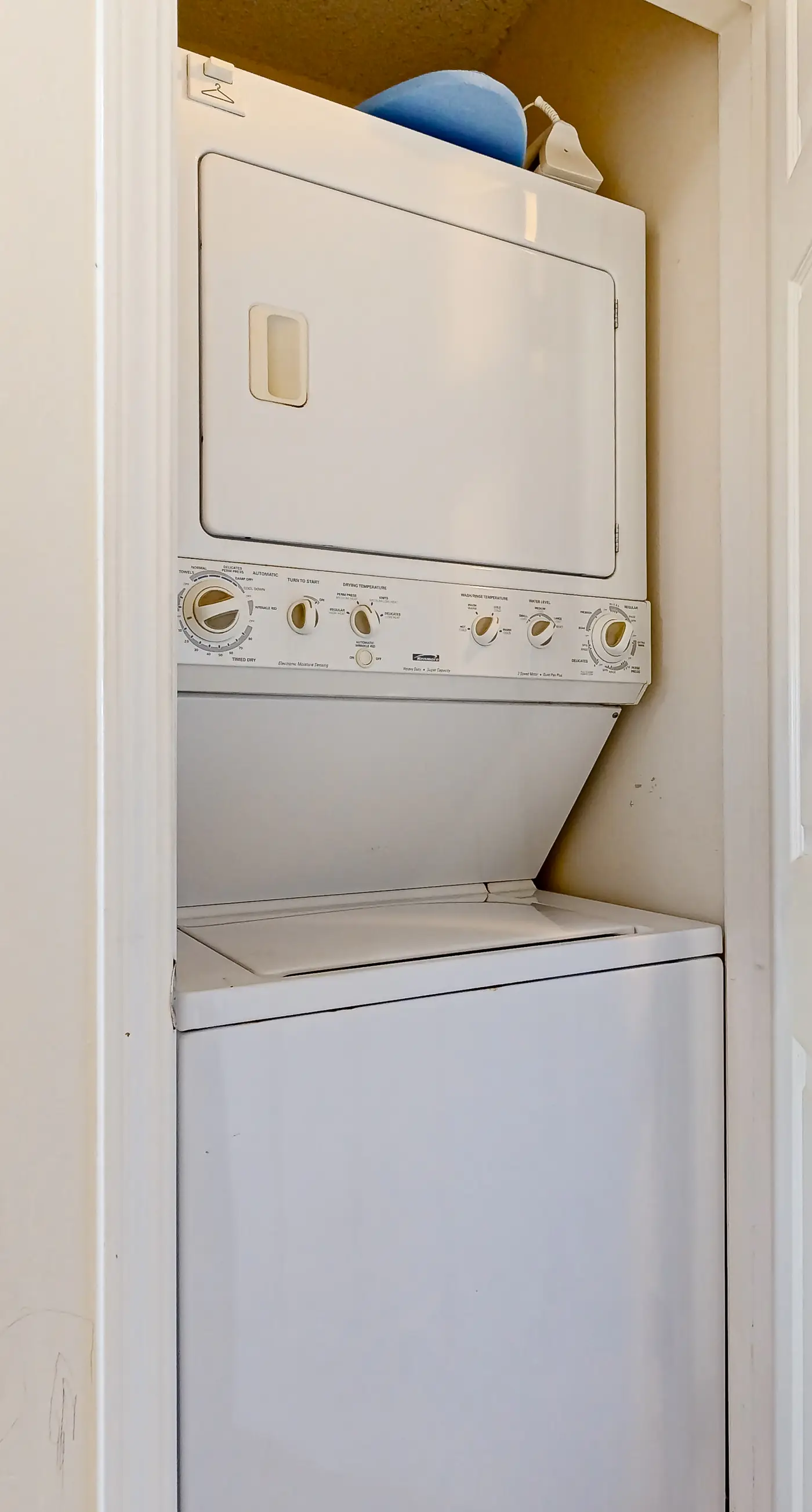 Spacious Condo with Balcony in Navarre Beach with Shared Pool