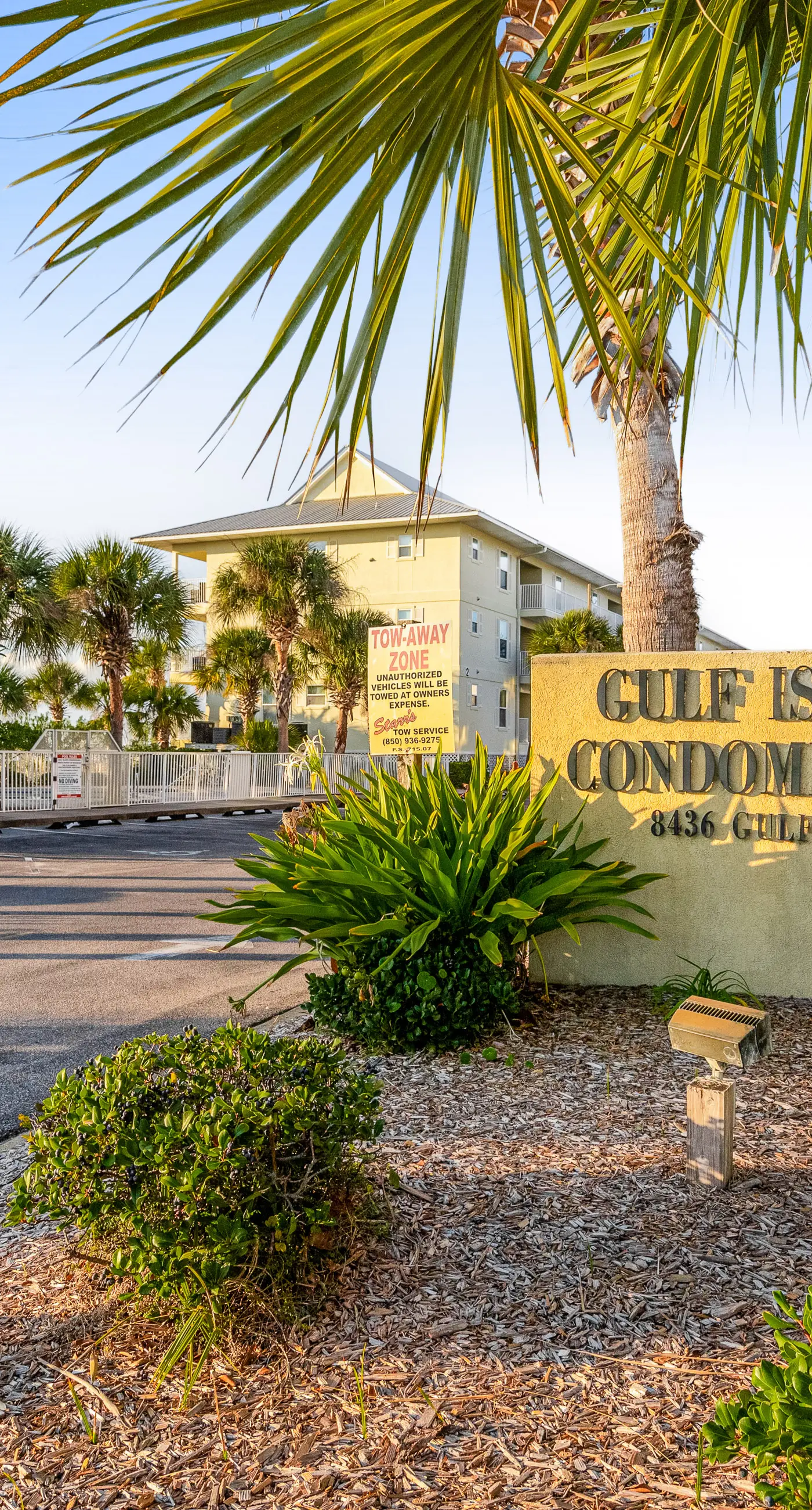 Spacious Condo with Balcony in Navarre Beach with Shared Pool