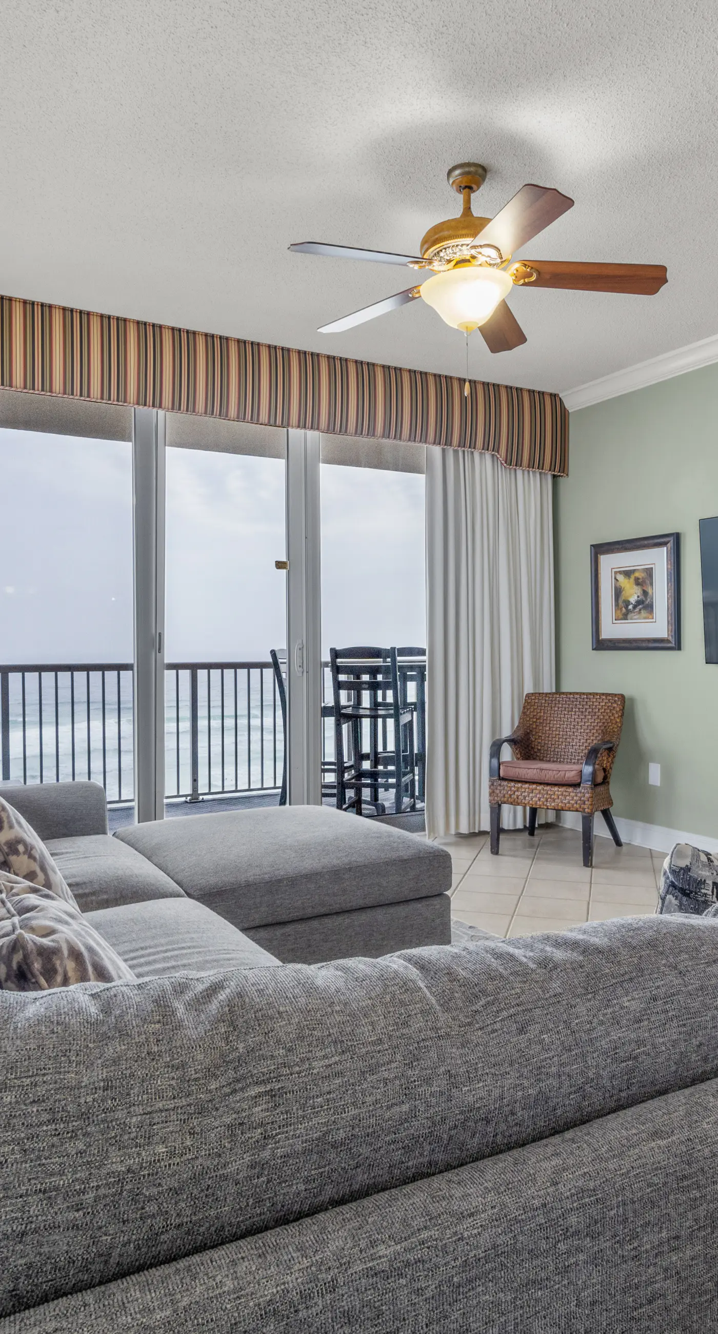 Sixth-floor Gulf-front condo with water views, pool, hot tub & covered parking