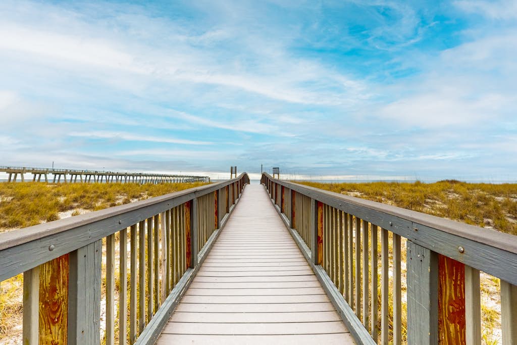Sixth-floor Gulf-front condo with water views, pool, hot tub & covered parking