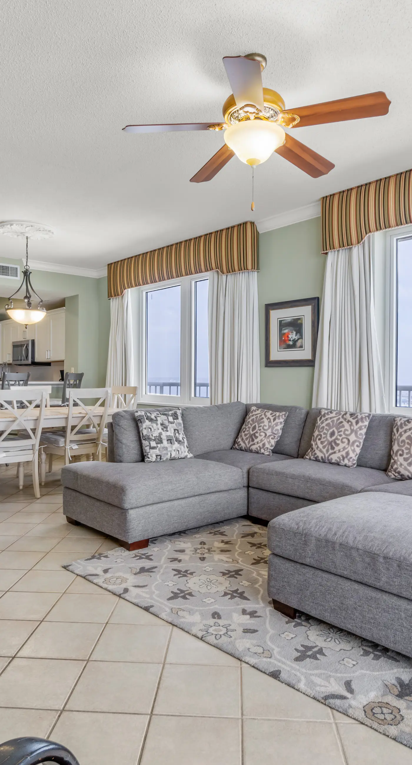Sixth-floor Gulf-front condo with water views, pool, hot tub & covered parking