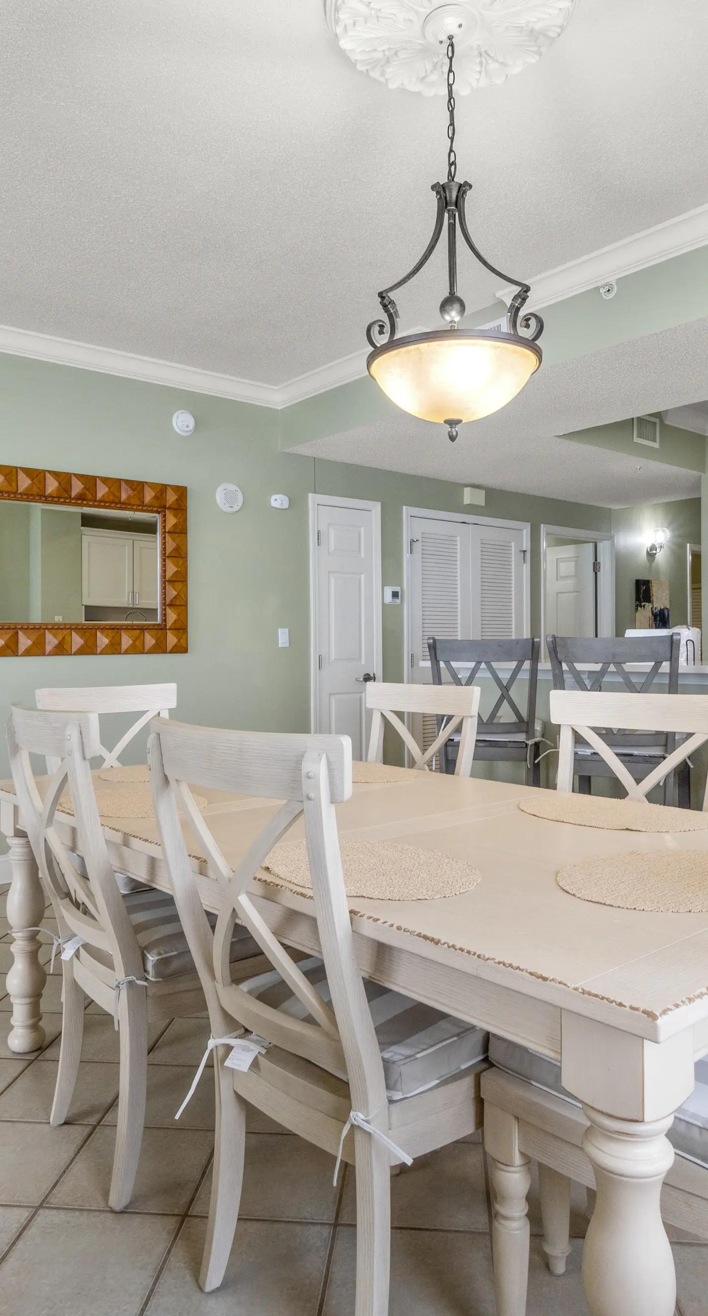 Sixth-floor Gulf-front condo with water views, pool, hot tub & covered parking