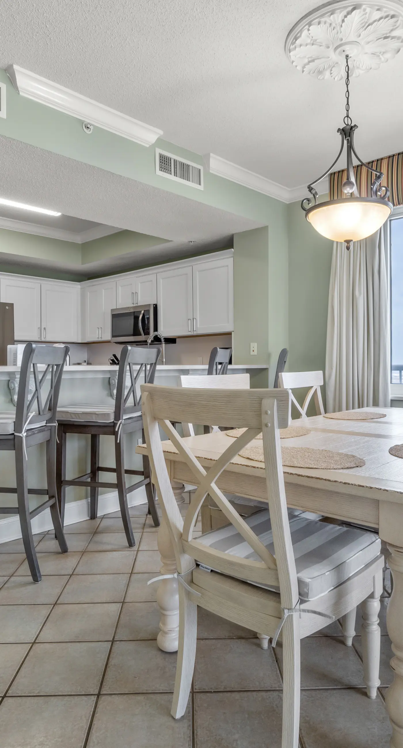 Sixth-floor Gulf-front condo with water views, pool, hot tub & covered parking