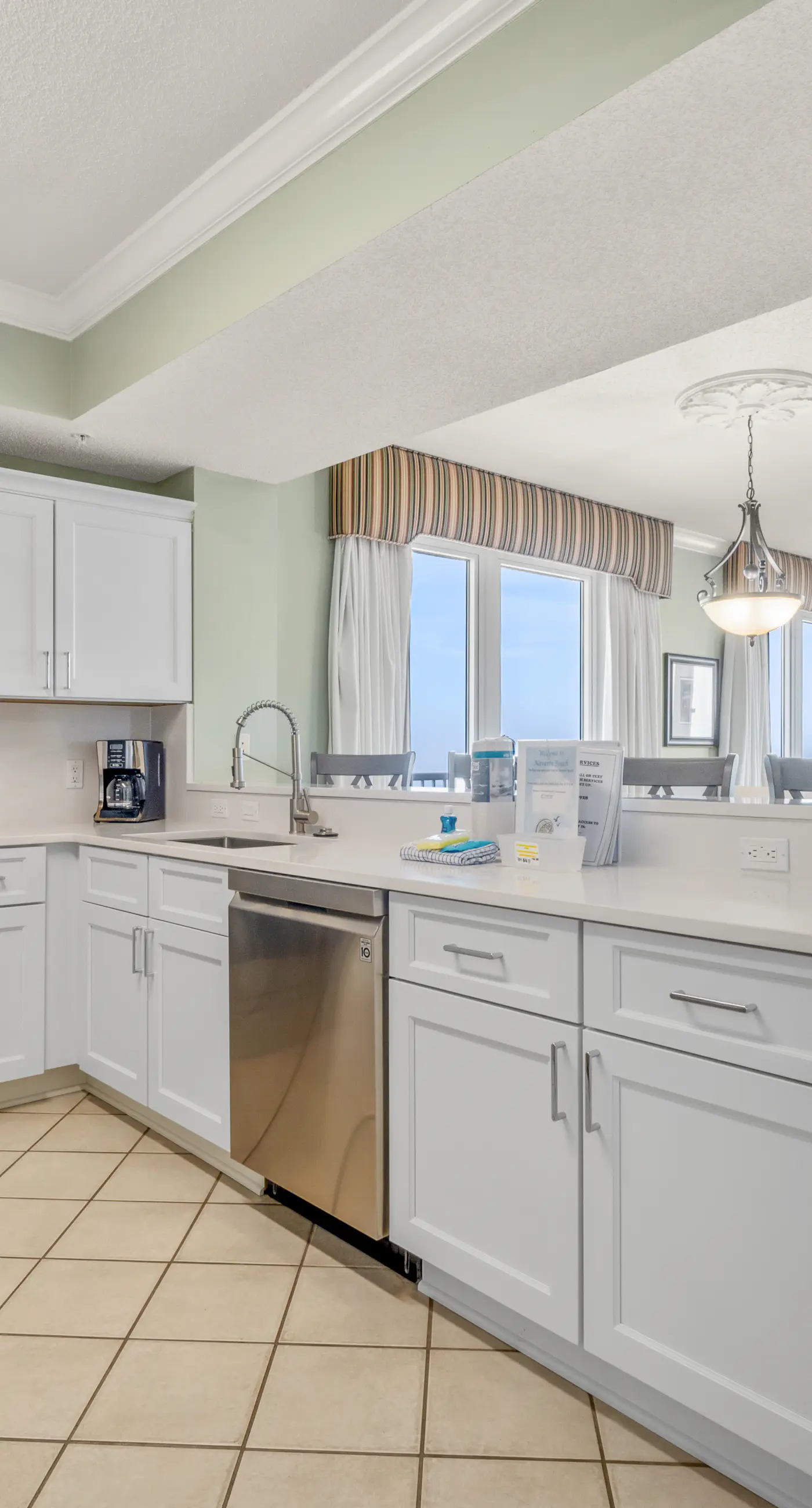 Sixth-floor Gulf-front condo with water views, pool, hot tub & covered parking